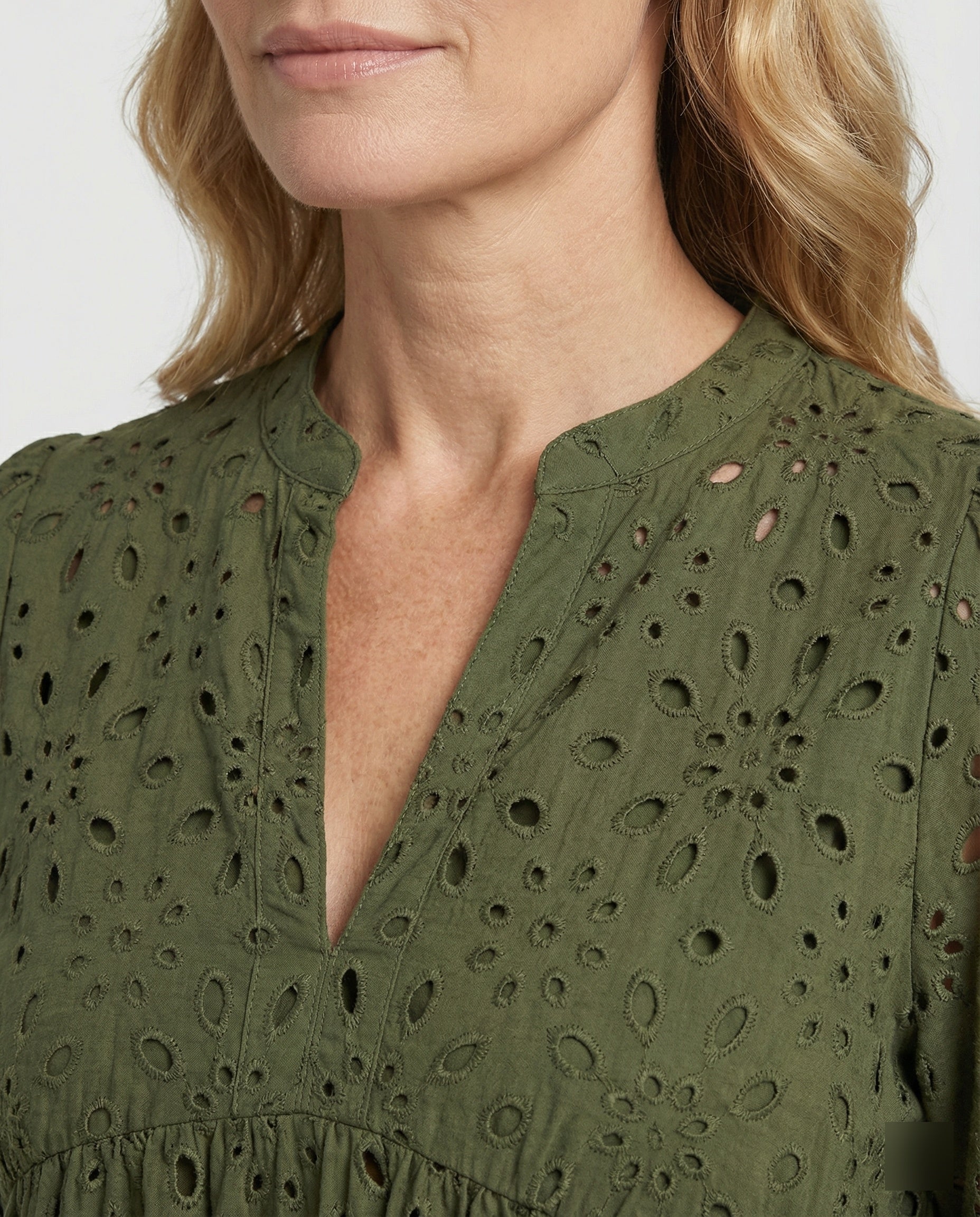 Leisure dress women with lace pattern