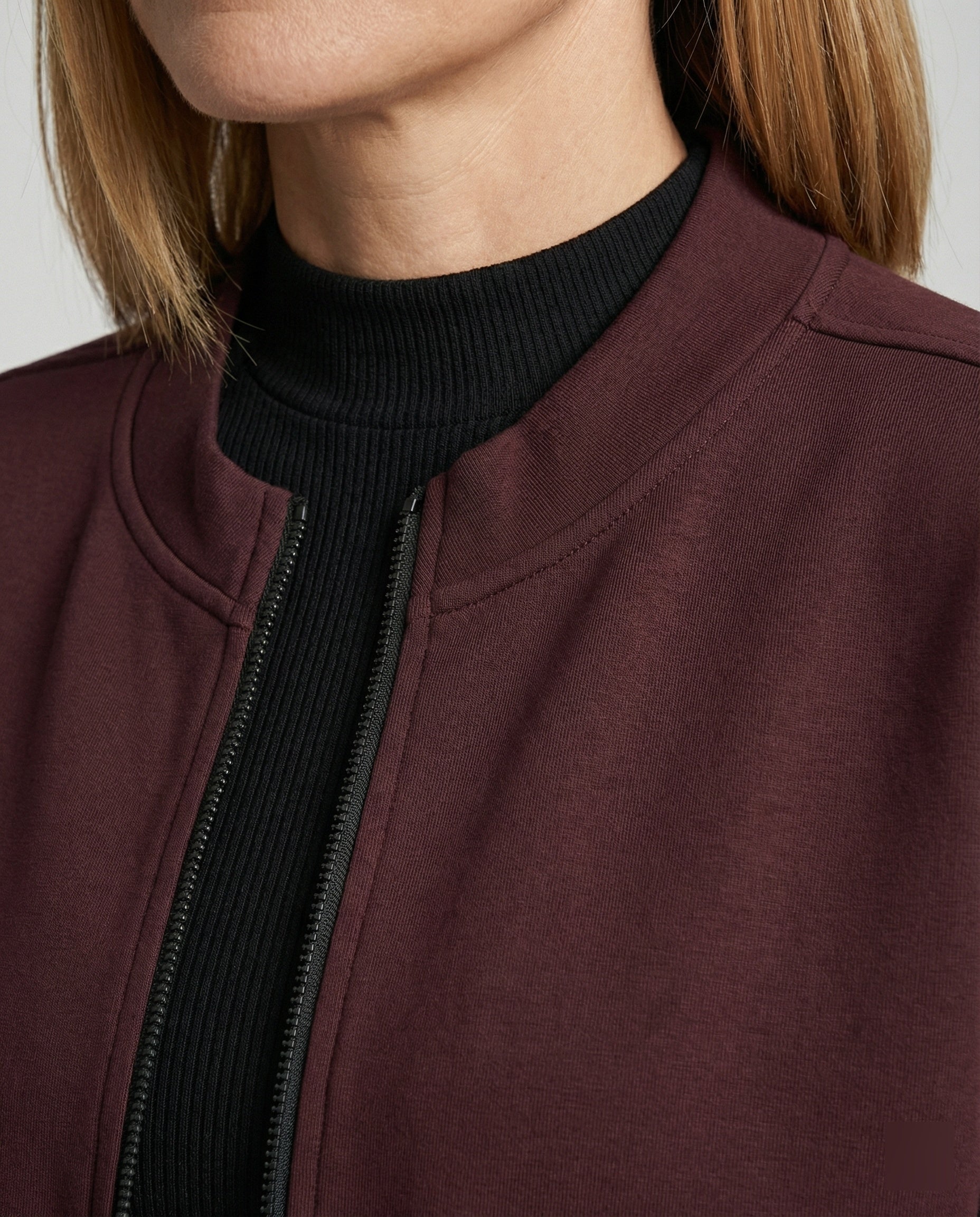 Women's bomber jacket with practical pockets