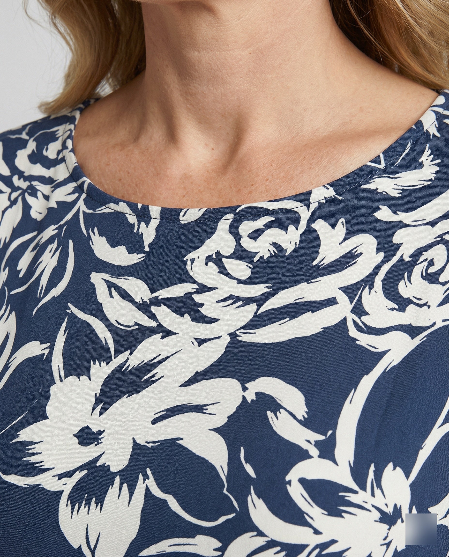 Women's dress with floral pattern and tie belt