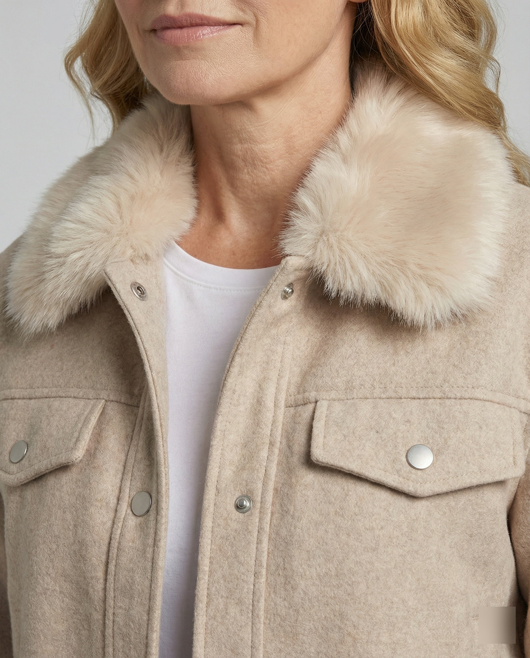 Women's wool jacket with faux fur collar