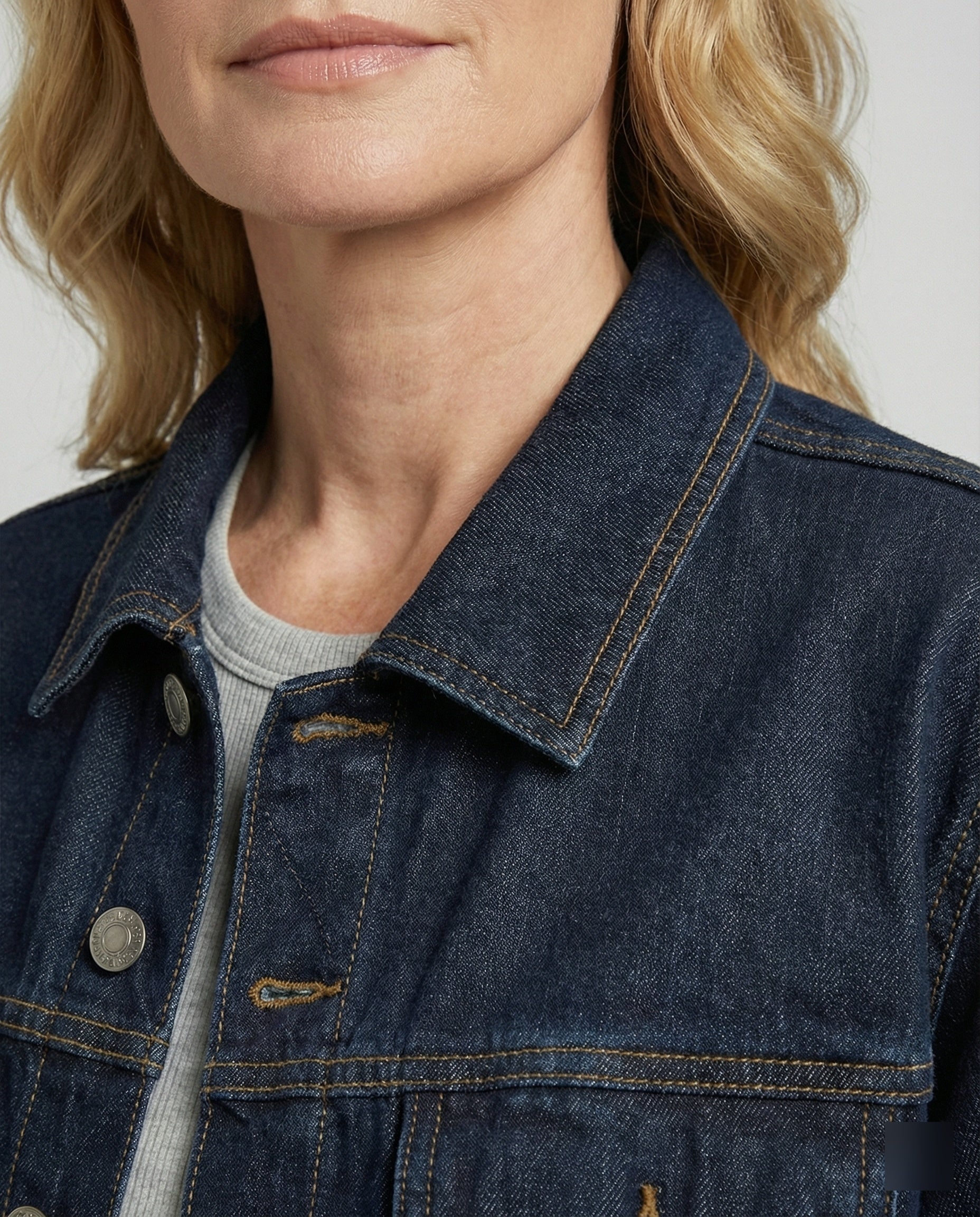 Women's denim jacket short boxy
