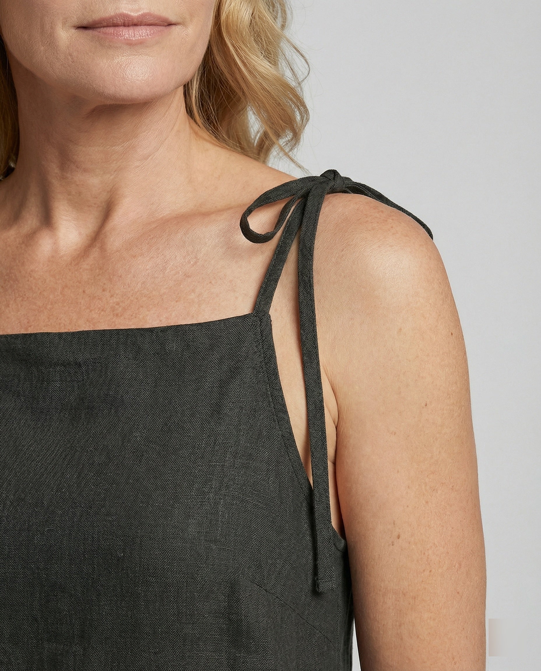 Ladies linen dress airy with pockets