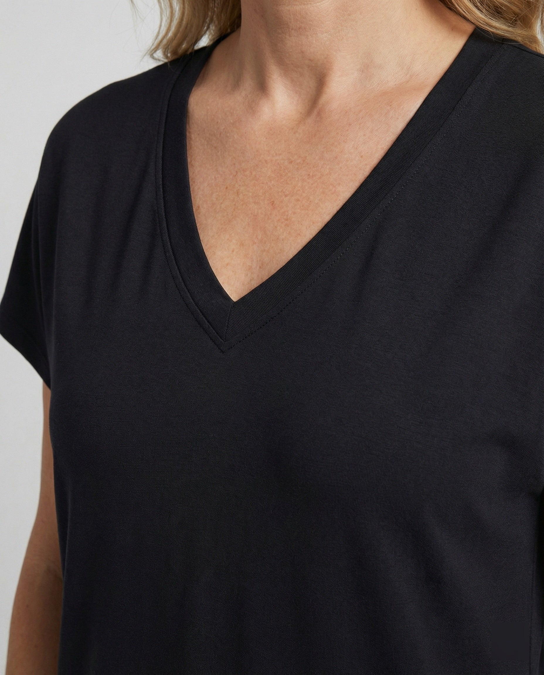 Leisure dress women with V-neck