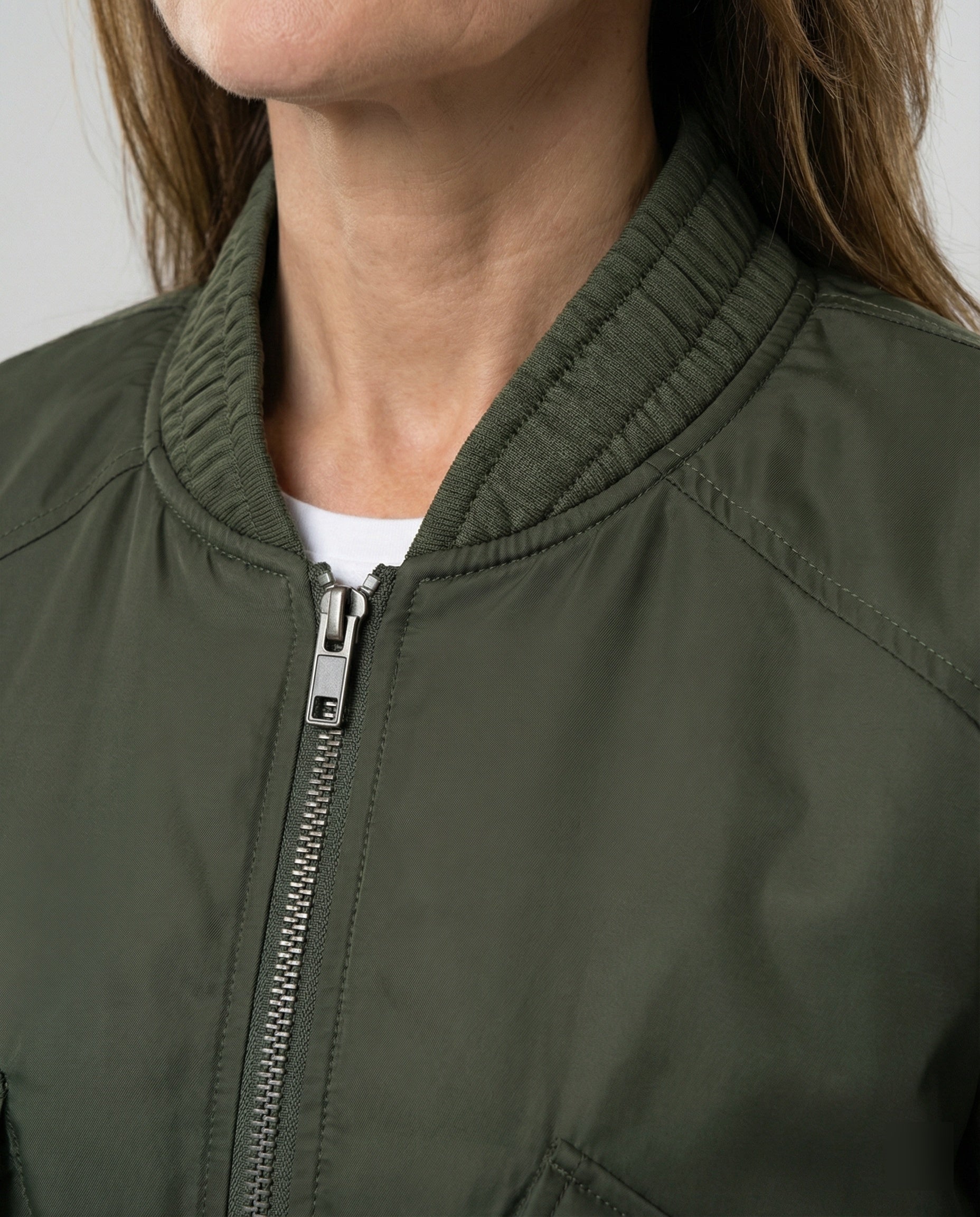 Women's bomber jacket with high cuffs