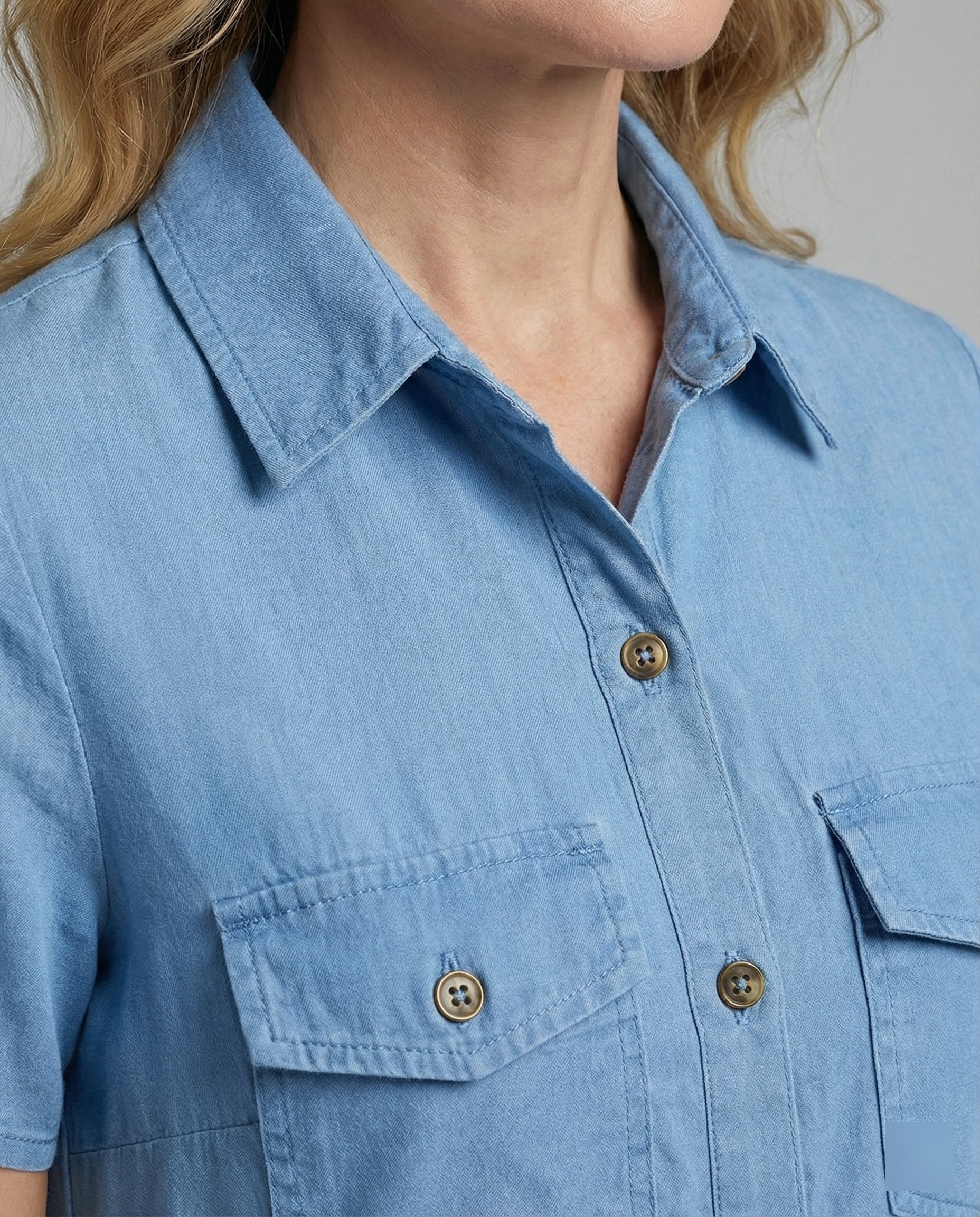 Women's dress with short sleeves and pockets