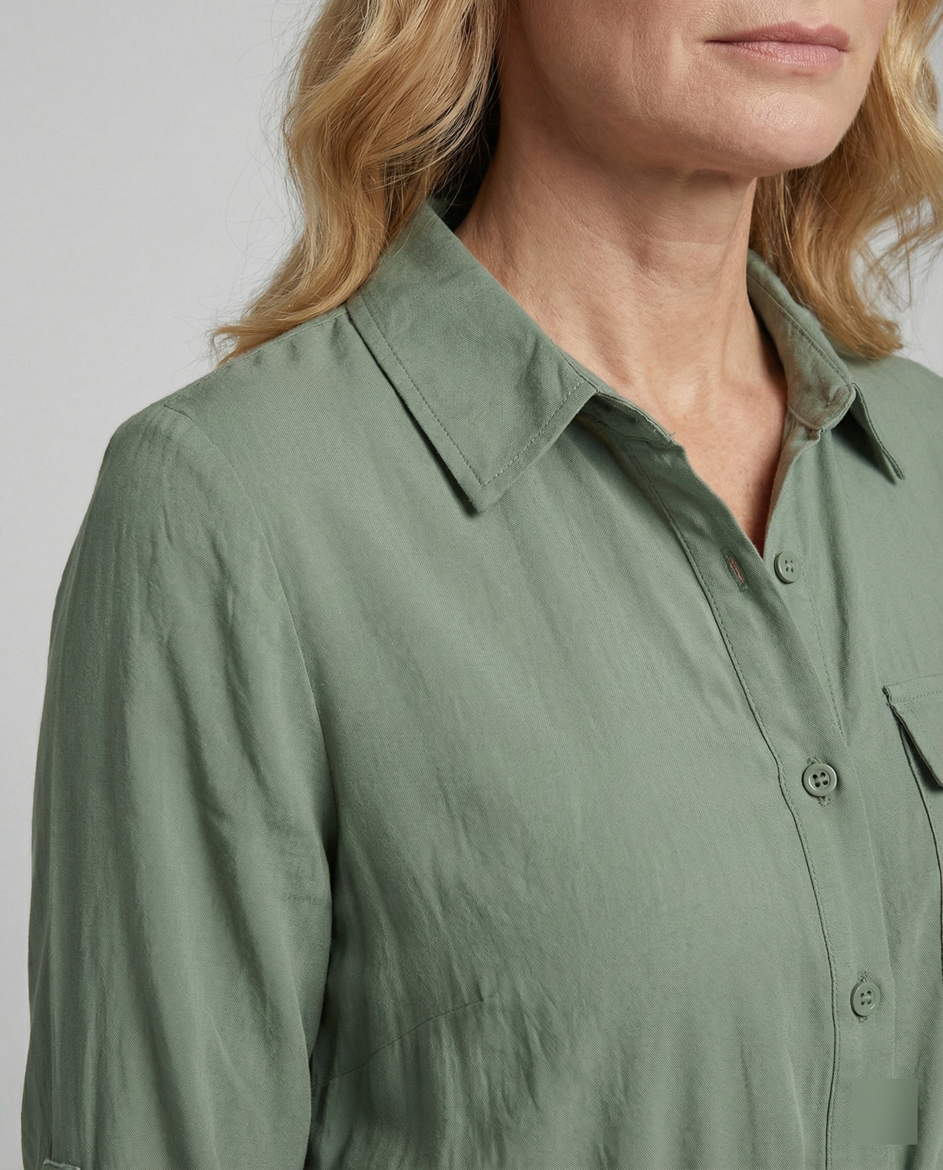 Women's shirt dress with drawstring