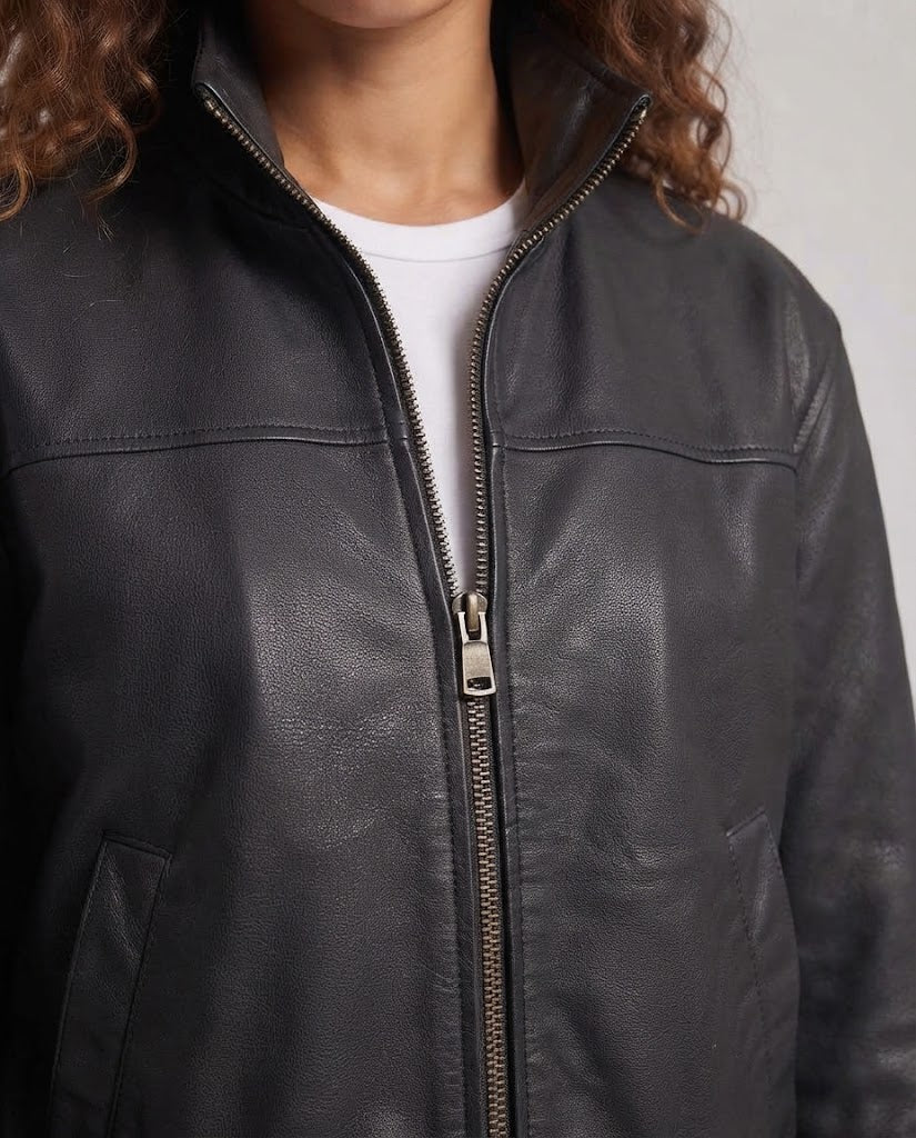 Women's short bomber-style jacket made of soft lamb nappa with a high stand-up collar Chichicherry