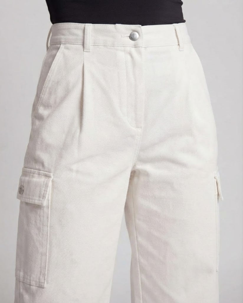 Women High-waisted wide pleated Palazzo pants with a loose silhouette Chichicherry