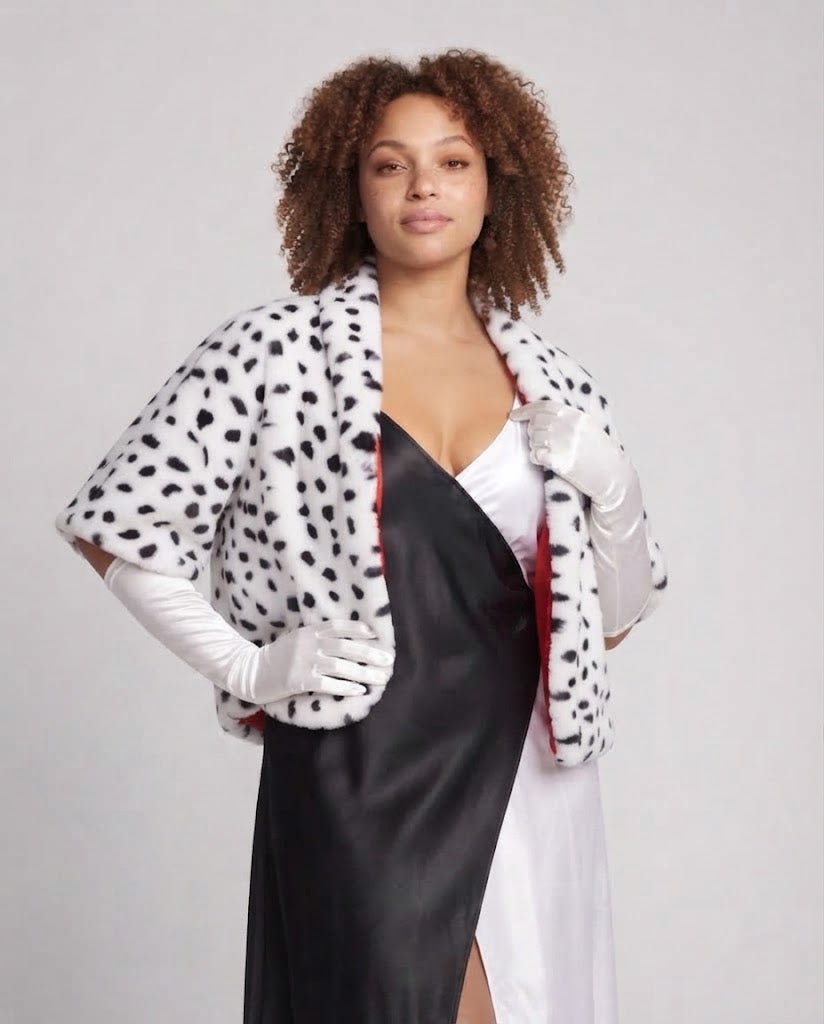 Ladies glamorous costume with an elegant fur cape Chichicherry