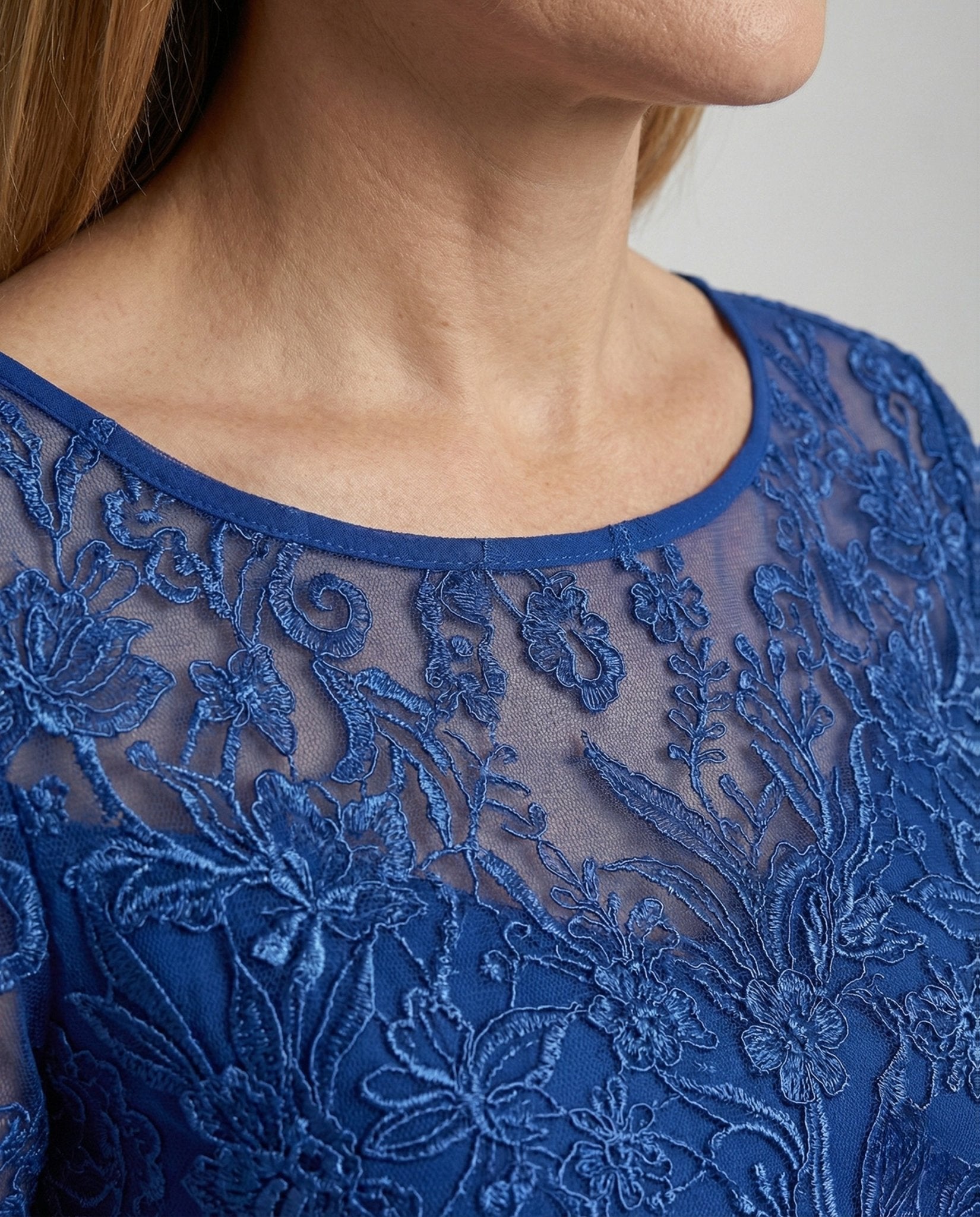 Elegant chiffon evening dress with lace - Chichicherry
