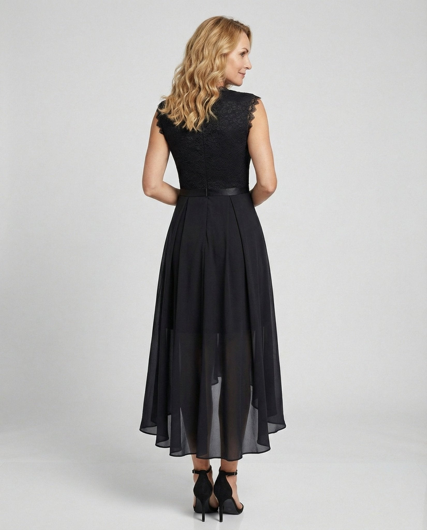 Elegant evening dress with lace and chiffon - Chichicherry