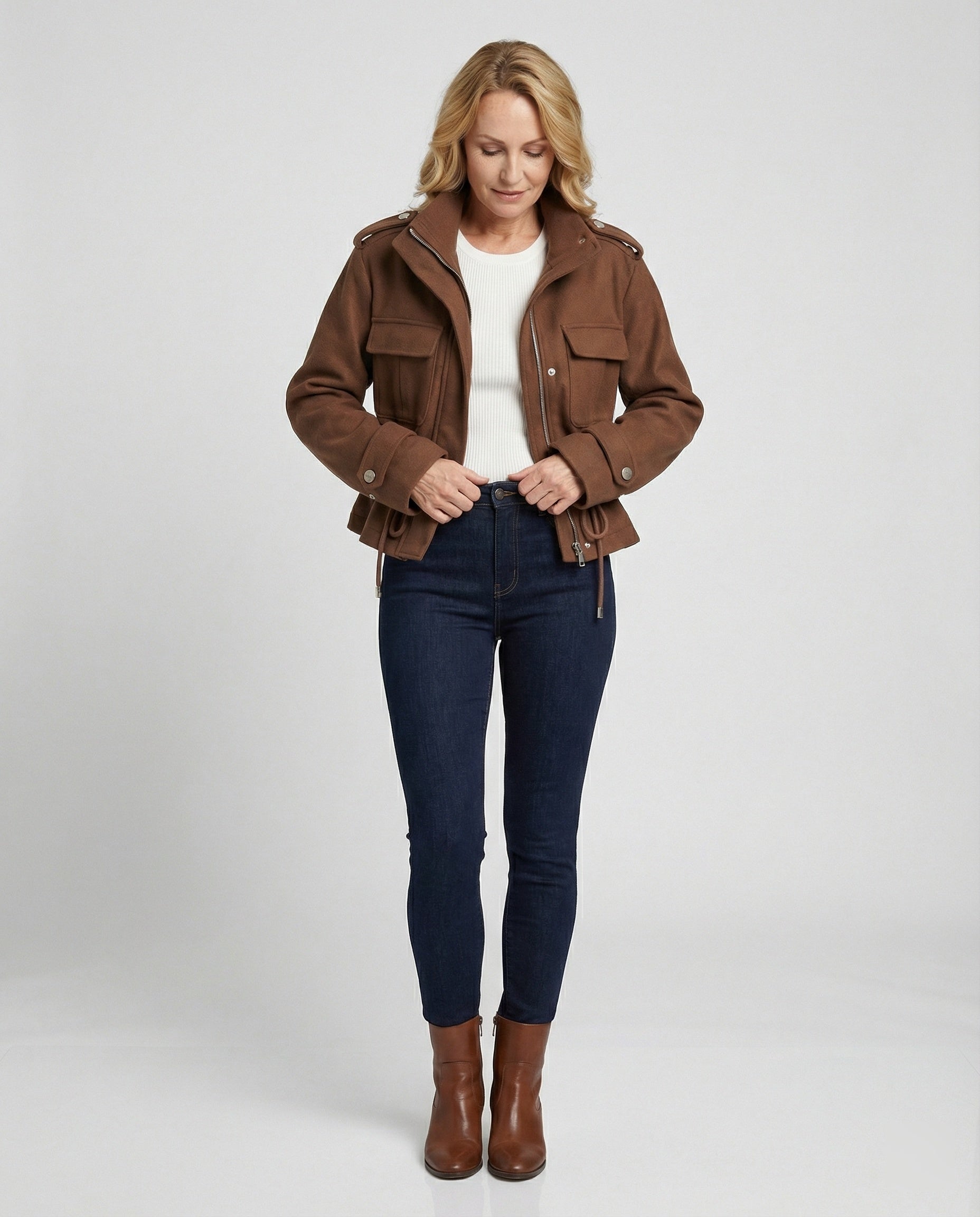 Ladies leisure jacket with waistline and pockets