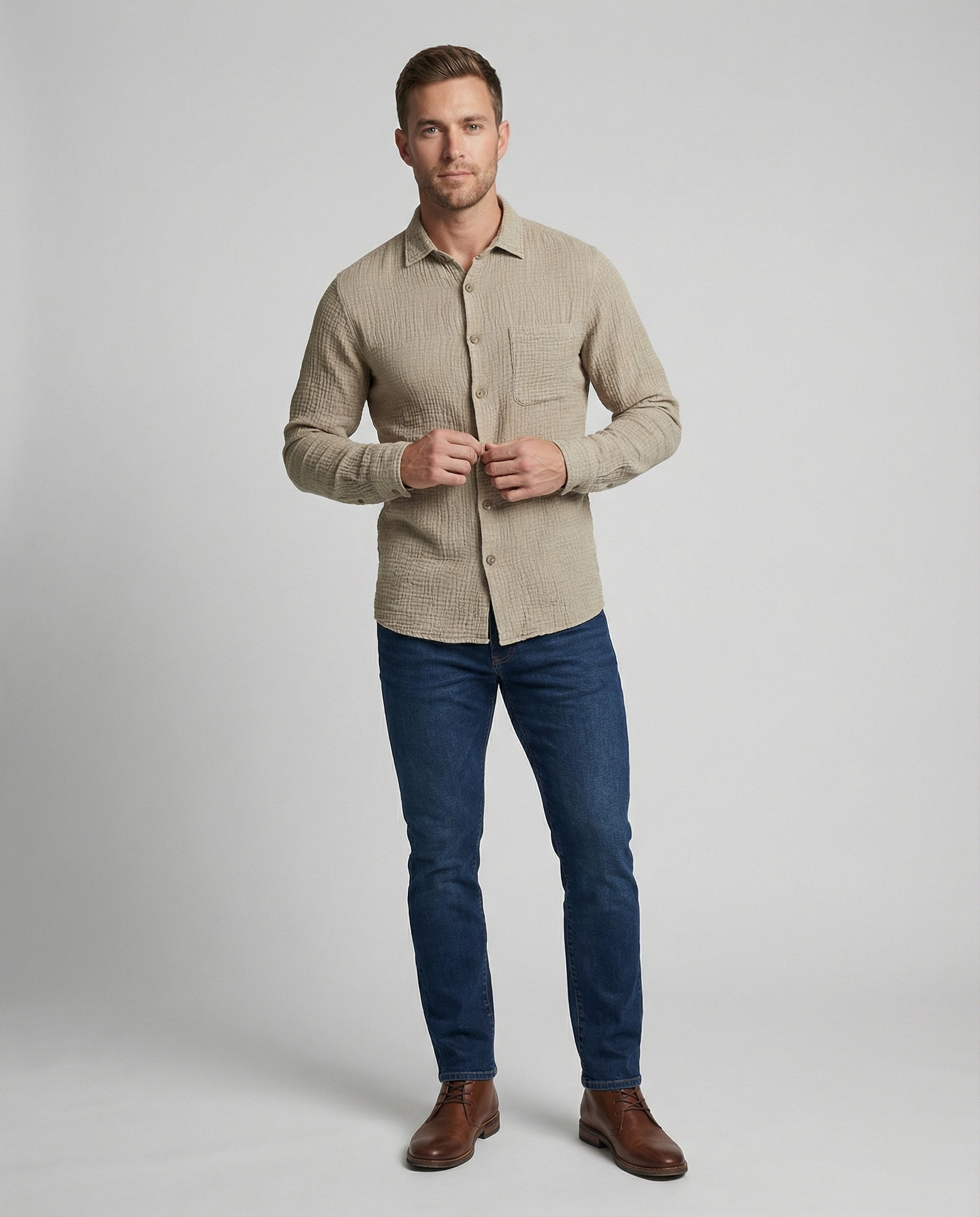 Men's casual short sleeve shirt with breast pocket