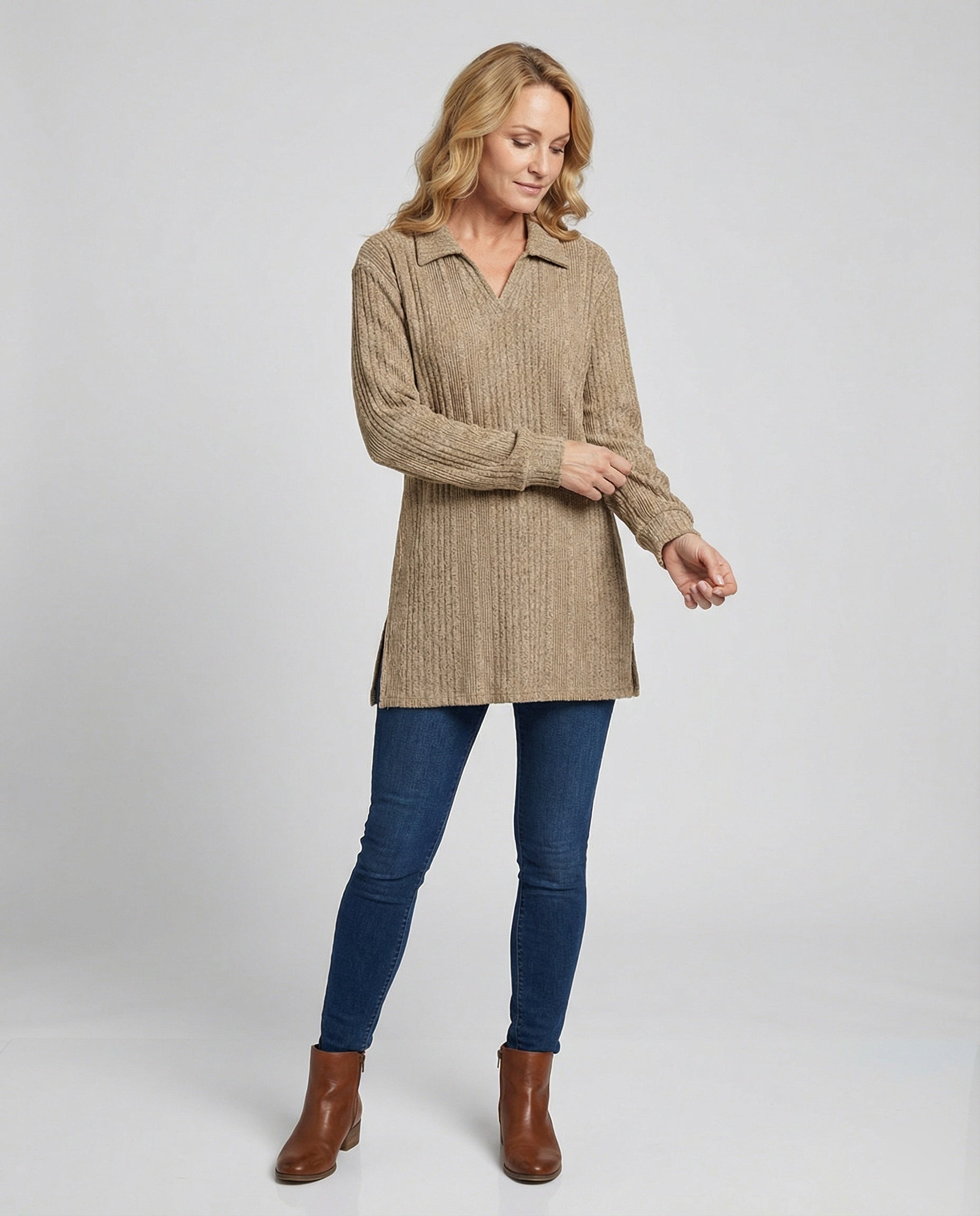 Women’s ribbed knit sweater with collar