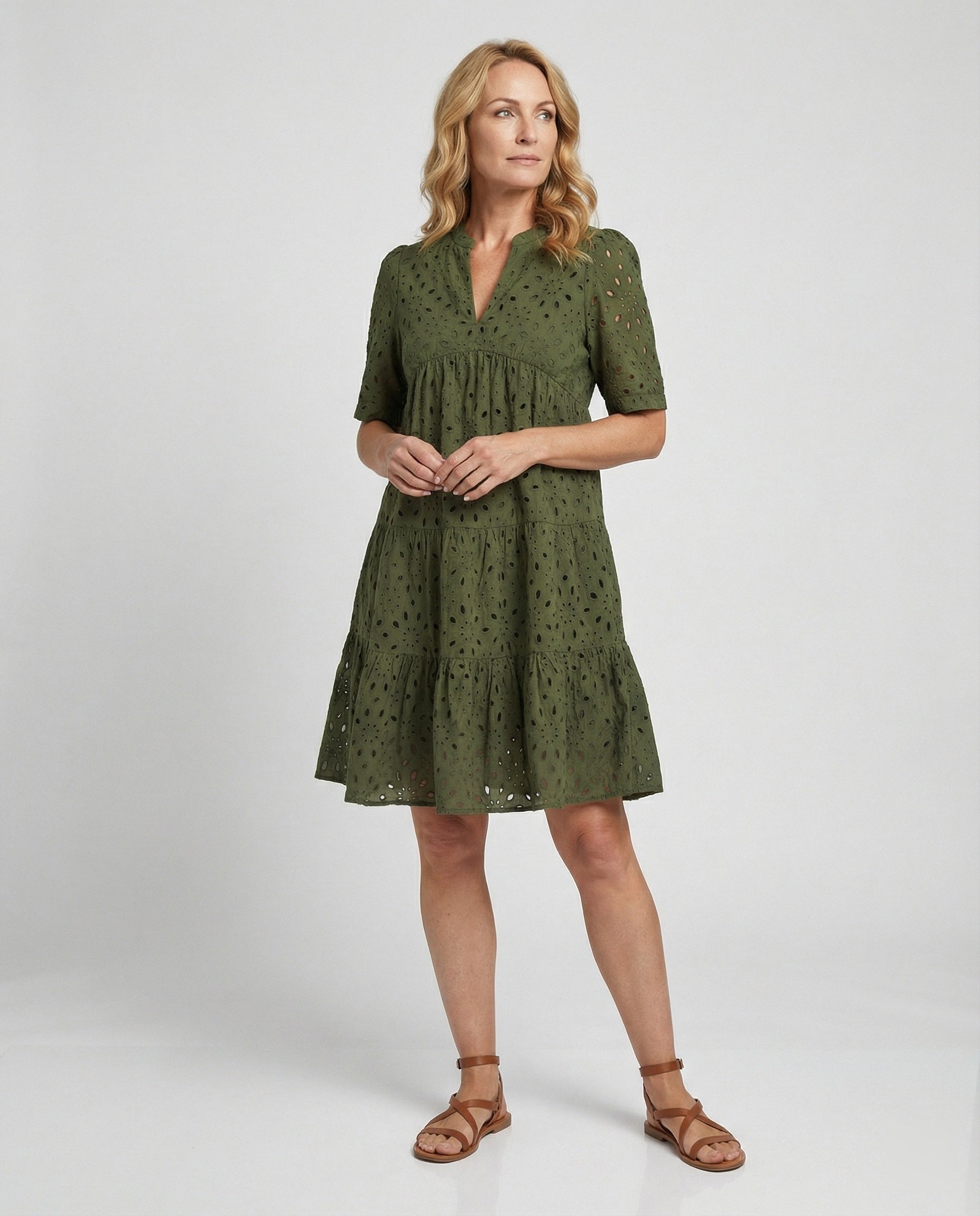 Leisure dress women with lace pattern
