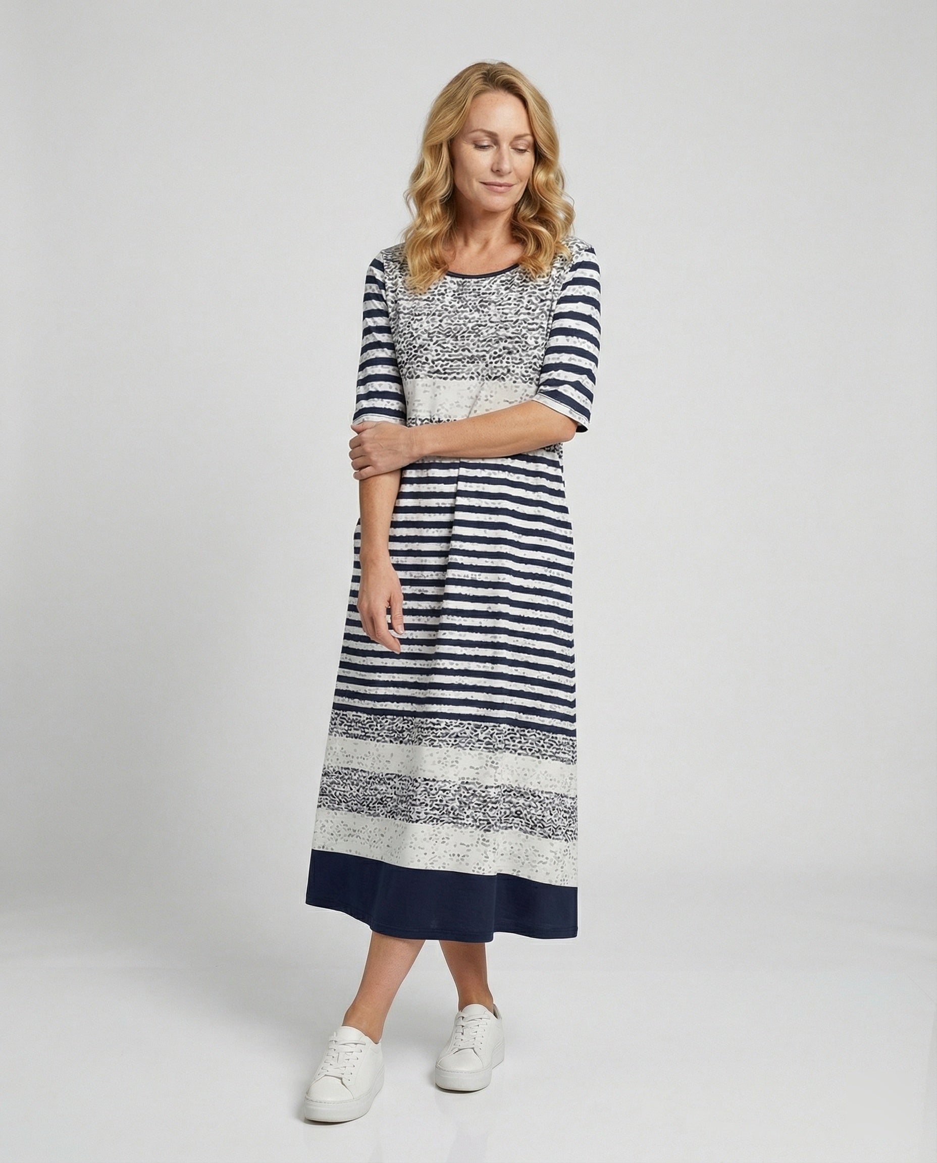 Women's maxi dress with pockets airy