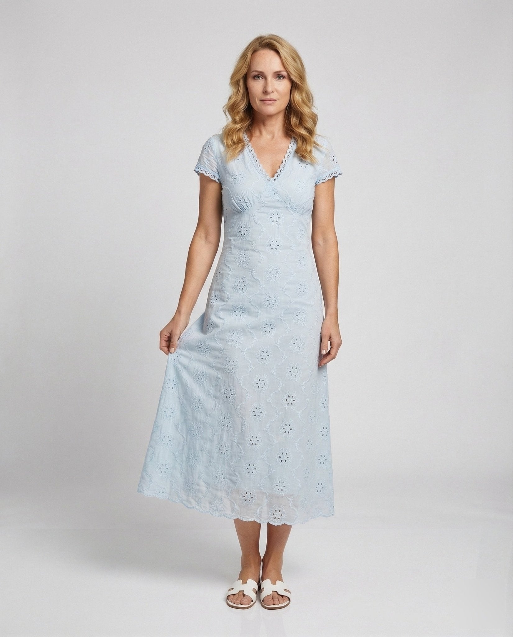 Lace Pattern Maxi Dress Embroidered with V-Neck Women - Chichicherry