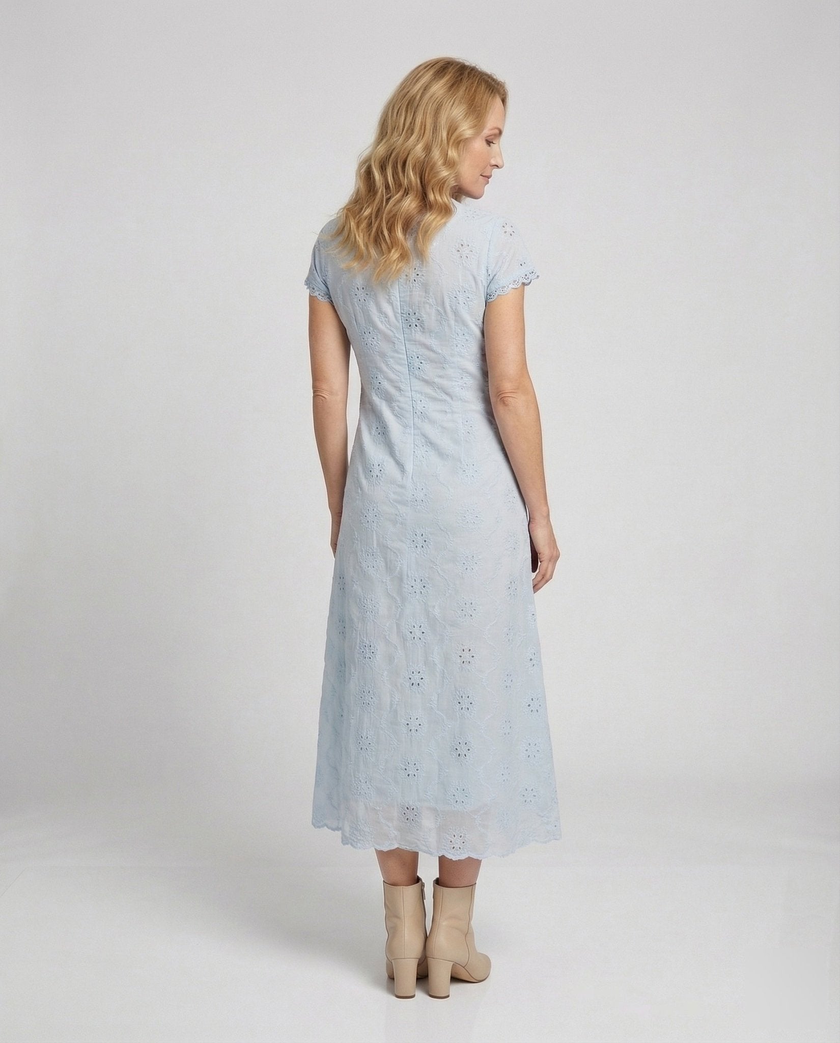 Lace Pattern Maxi Dress Embroidered with V-Neck Women - Chichicherry