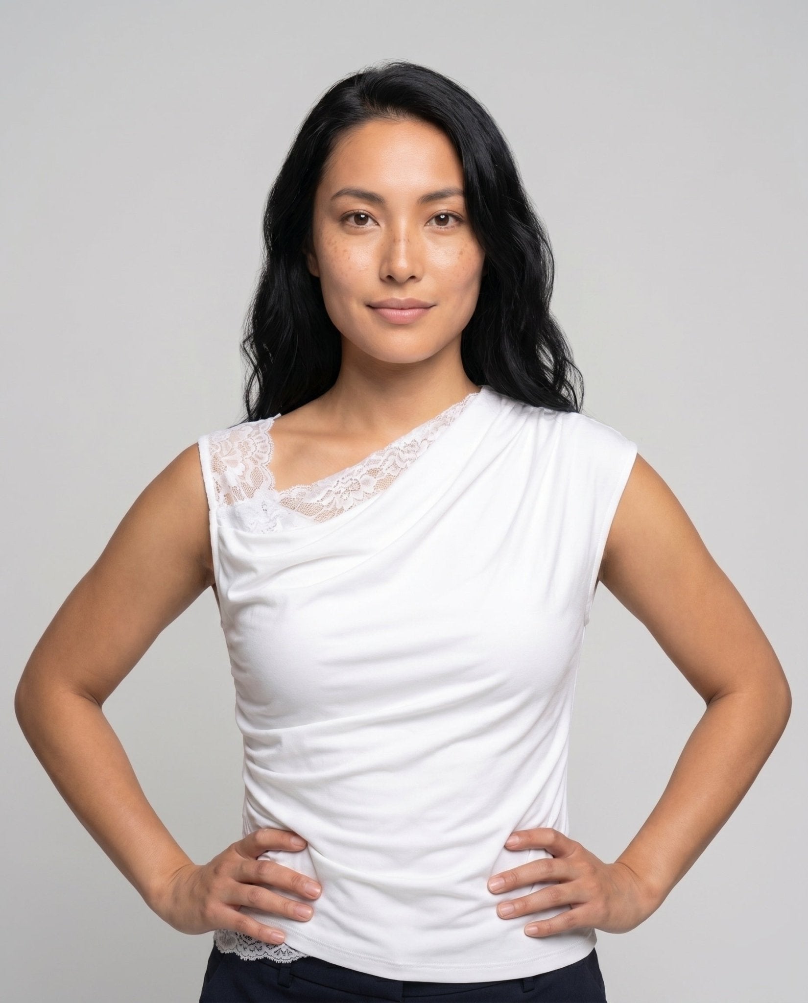 Ladies asymmetric T-shirt with fine lace and casual cut - Chichicherry
