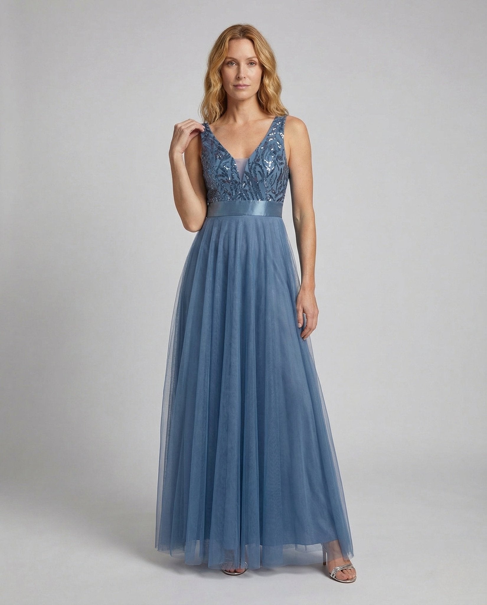 Ladies Ball Gown Tulle Skirt Embroidered Bustier - Chichicherry