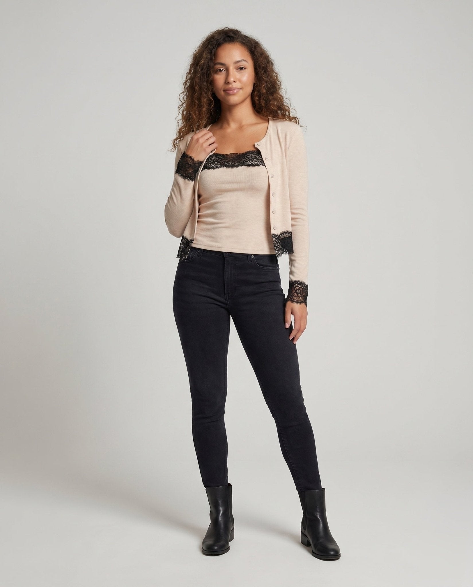 Ladies cardigan with lace accents and fitted cut - Chichicherry