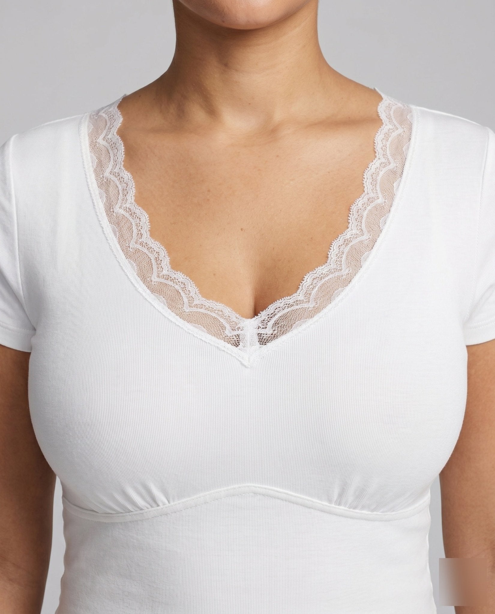 Ladies Crop Top with elegant lace gradient - Chichicherry