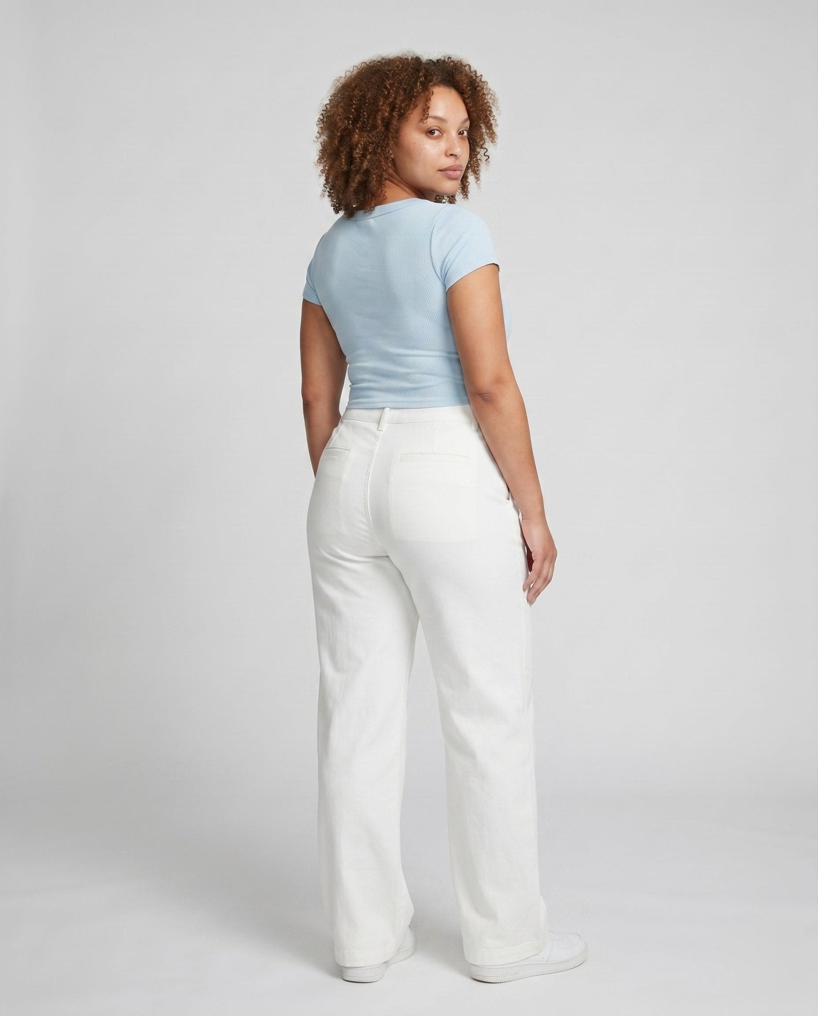 Ladies crop top with ribbed fabric and wide shoulders - Chichicherry