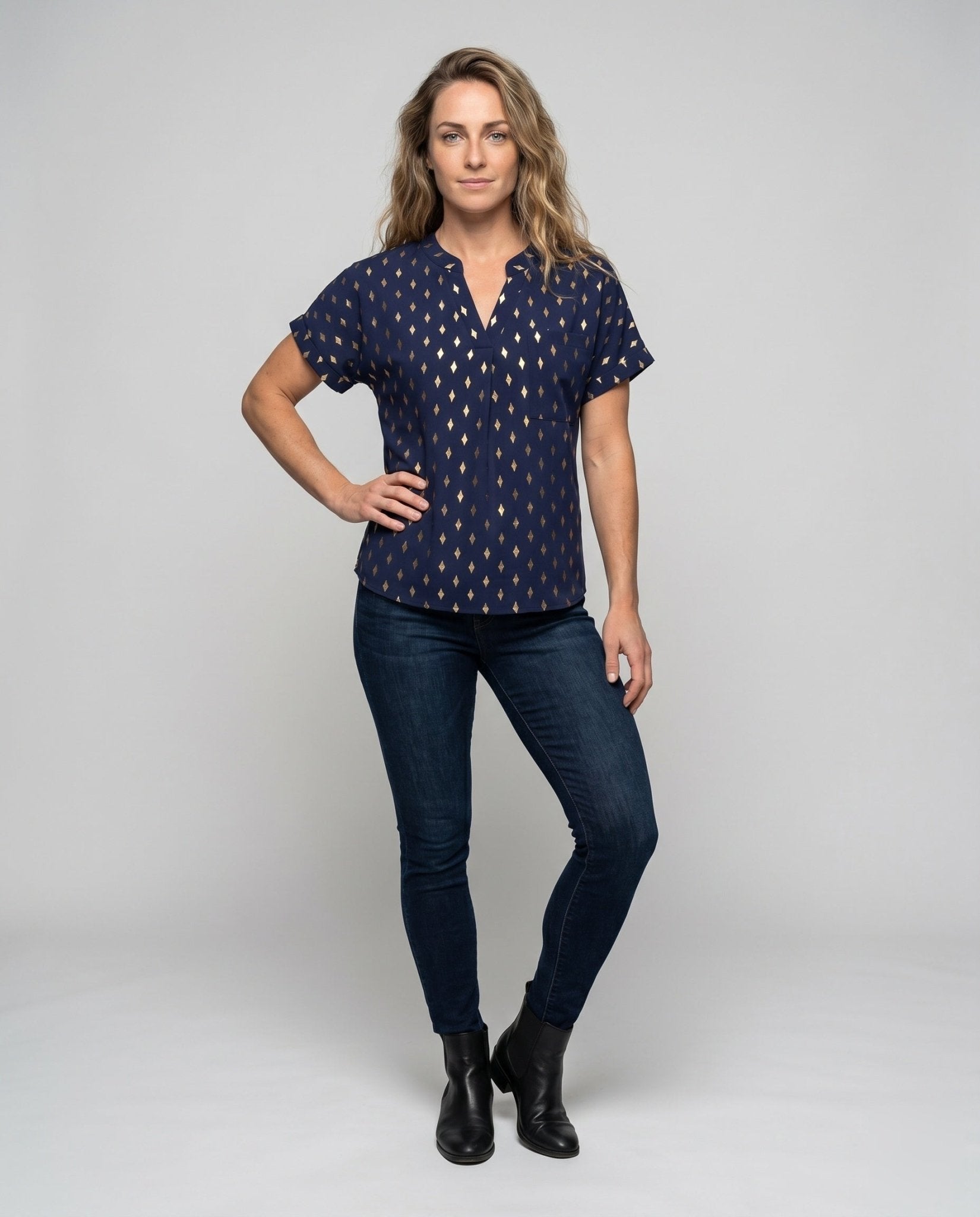 Ladies' fashionable short-sleeve shirt with elegant pattern and chest pocket - Chichicherry