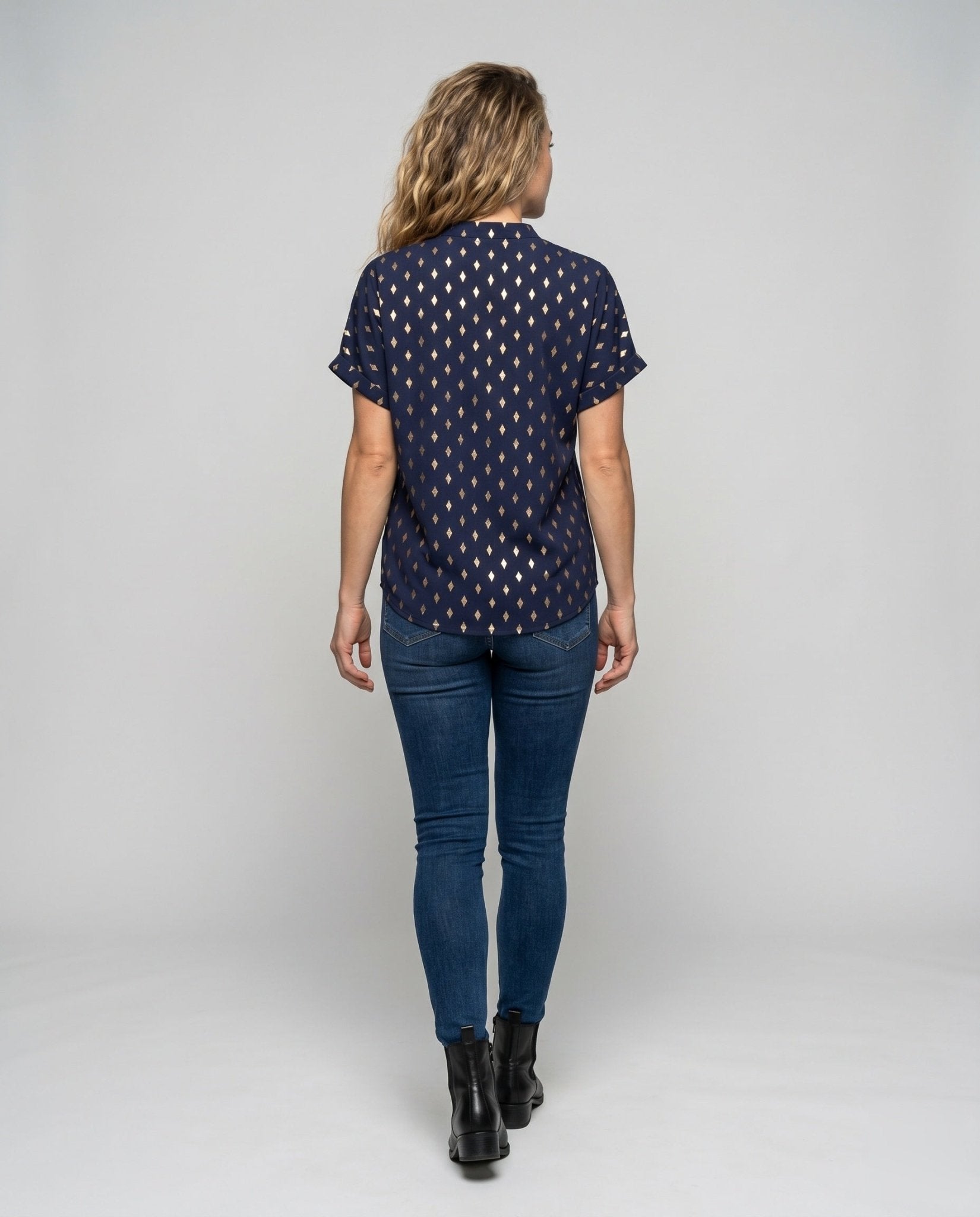 Ladies' fashionable short-sleeve shirt with elegant pattern and chest pocket - Chichicherry