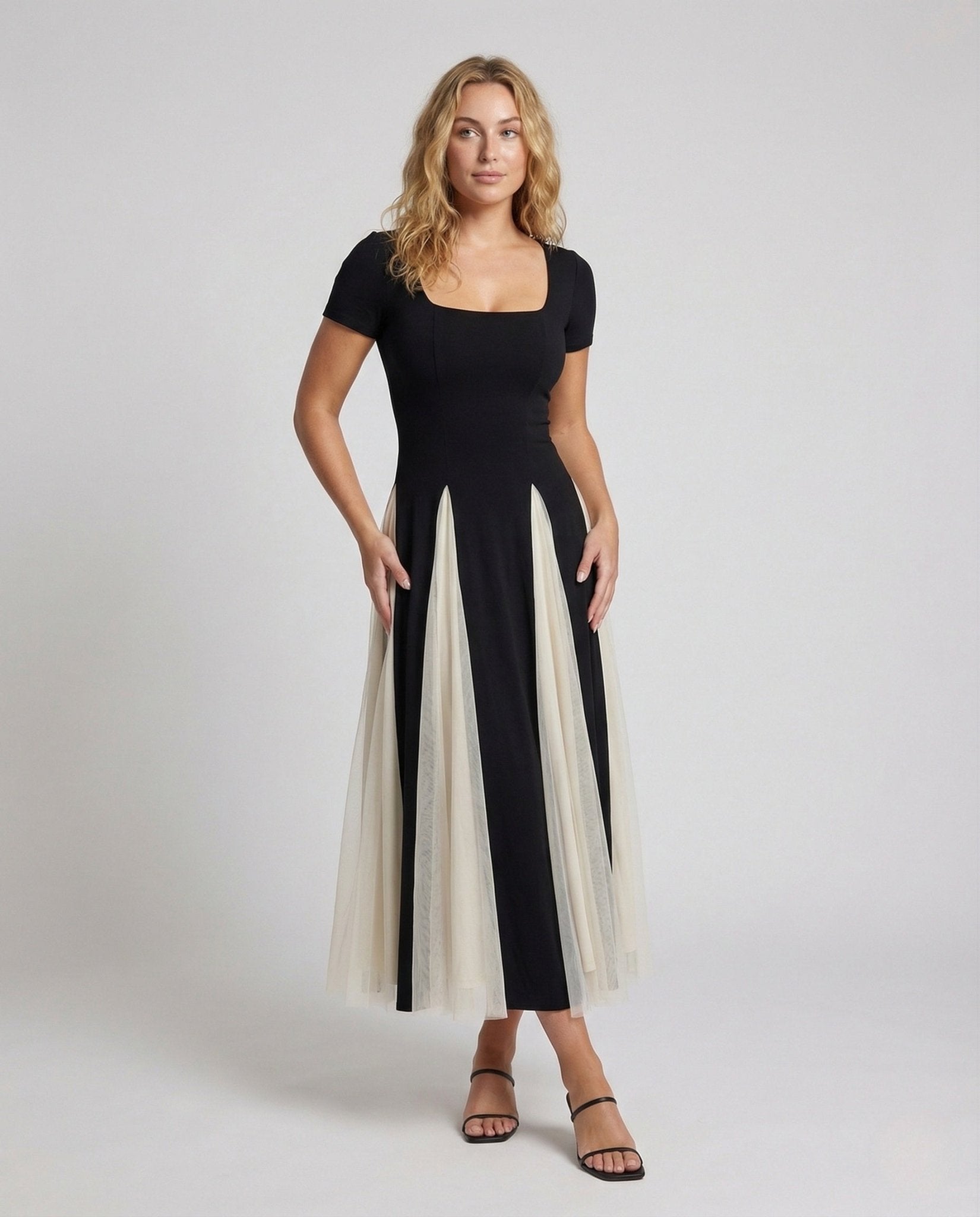 Ladies form-fitting maxi dress with tiers - Chichicherry