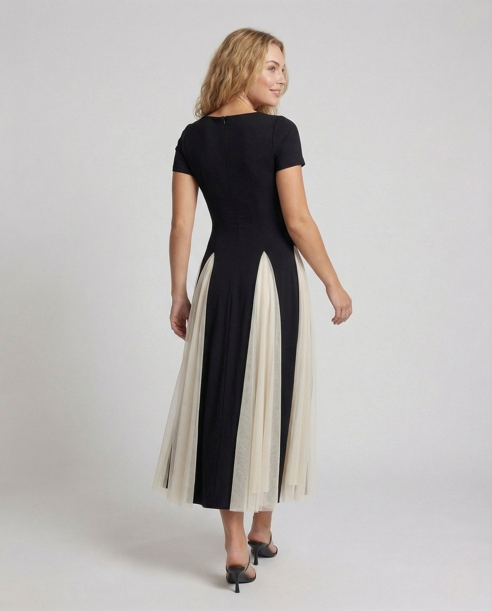 Ladies form-fitting maxi dress with tiers - Chichicherry