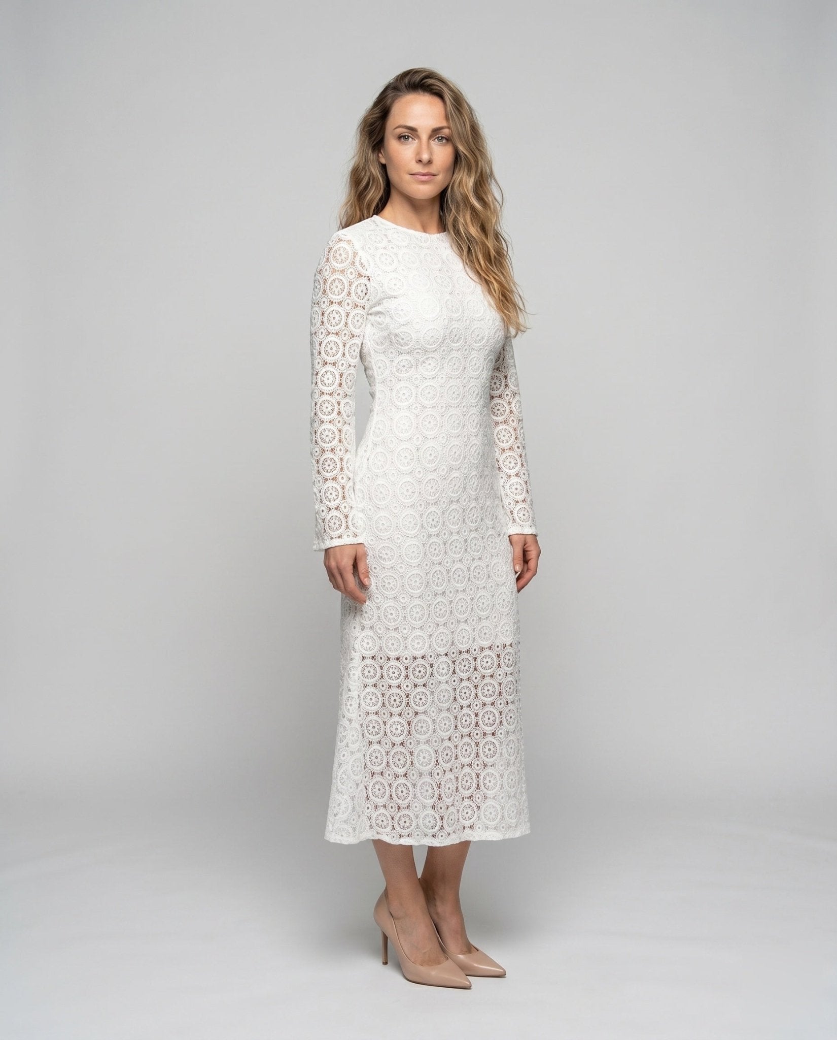 Ladies lace dress with chic long sleeve and elegant cut - Chichicherry