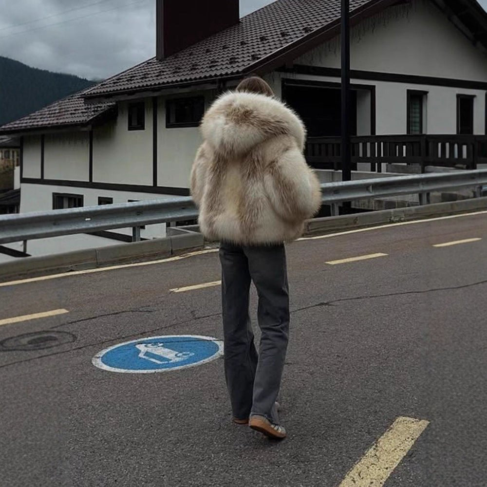Ladies luxurious short-cut faux fur bomber with voluminous shawl collar and contrasting fur accents Chichicherry - Chichicherry