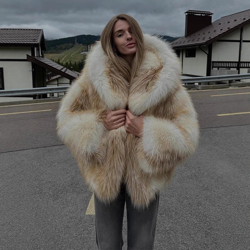 Ladies luxurious short-cut faux fur bomber with voluminous shawl collar and contrasting fur accents Chichicherry - Chichicherry