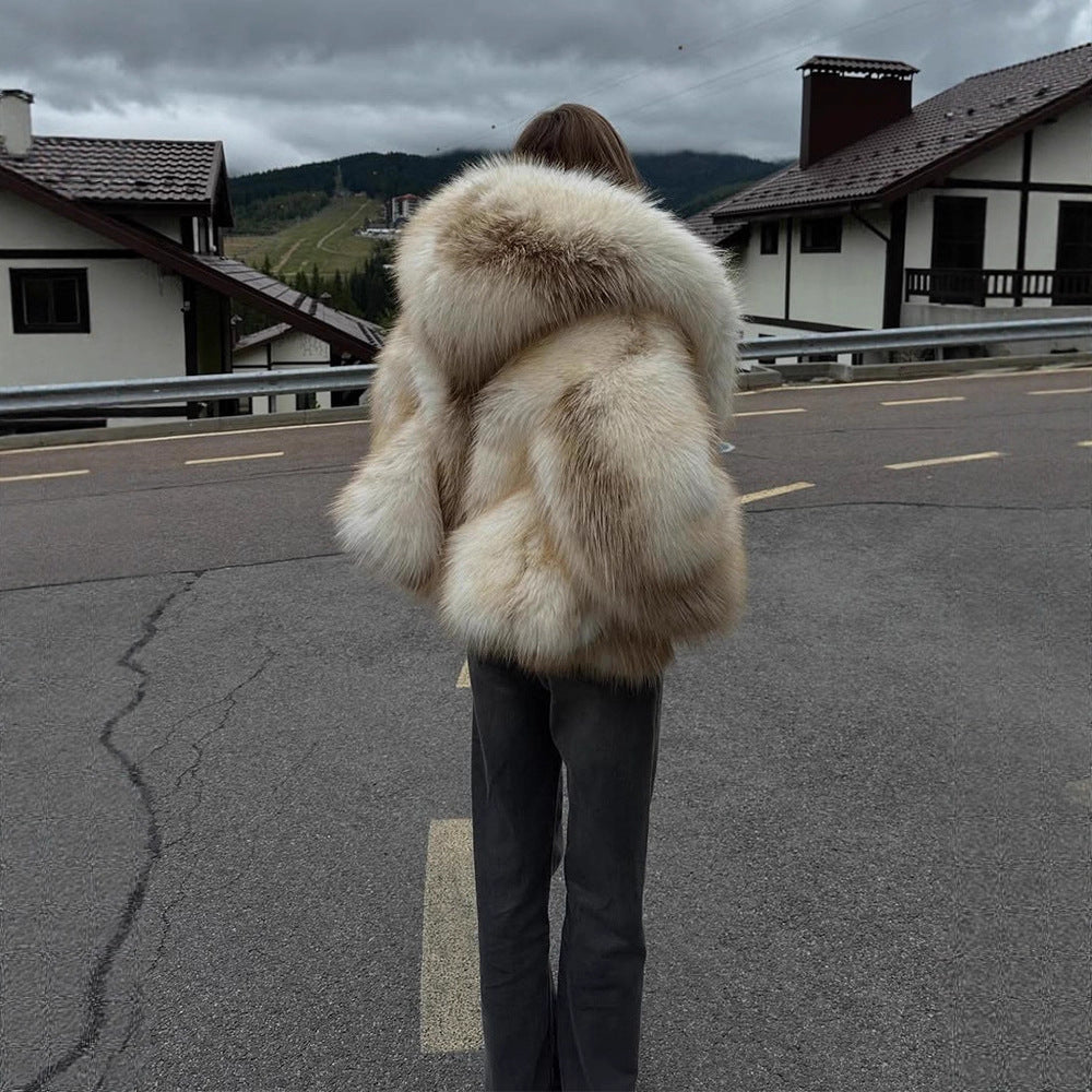 Ladies luxurious short-cut faux fur bomber with voluminous shawl collar and contrasting fur accents Chichicherry - Chichicherry