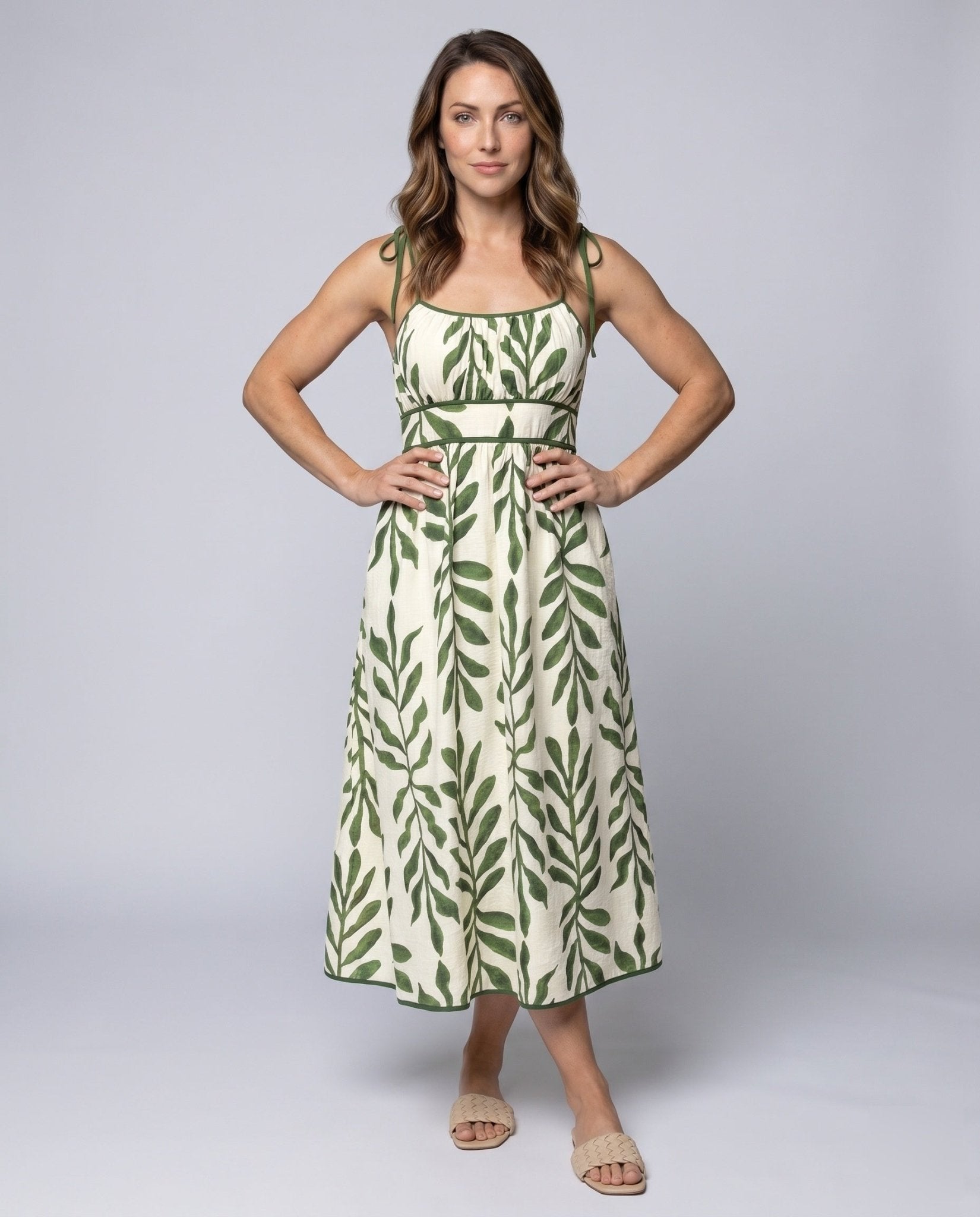 Ladies maxi dress with strapless shoulders and floral leaf pattern - Chichicherry