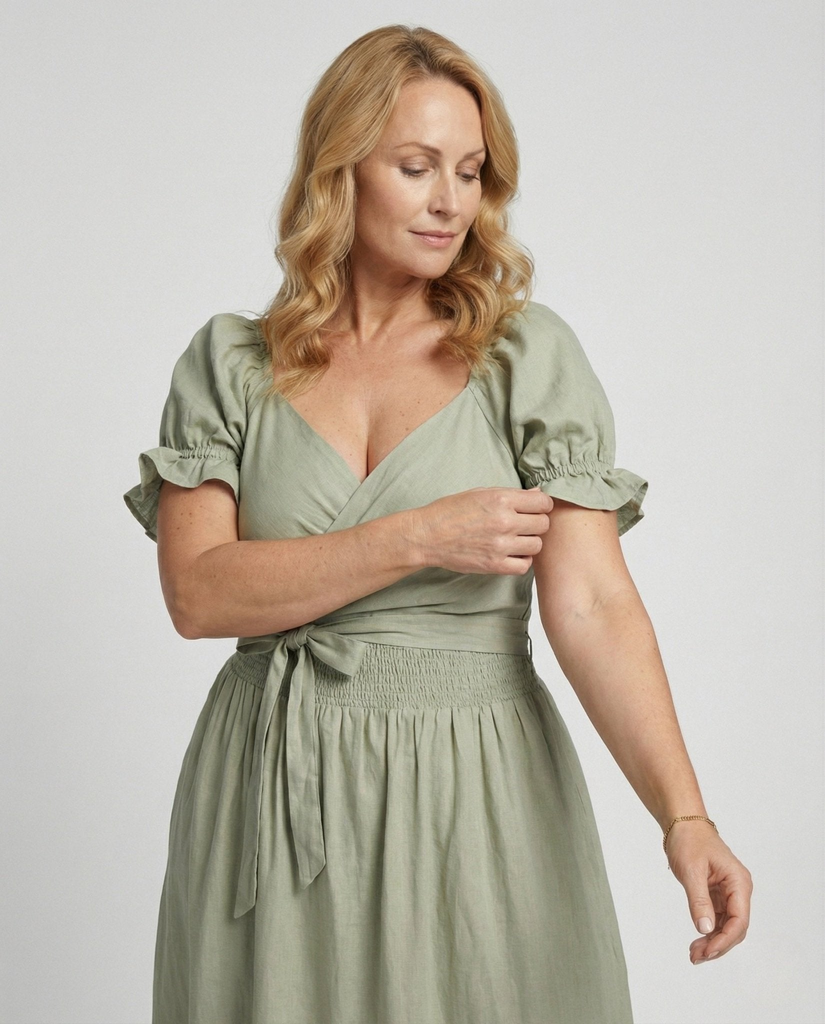 Ladies mid dress with knot front and puff sleeves - Chichicherry