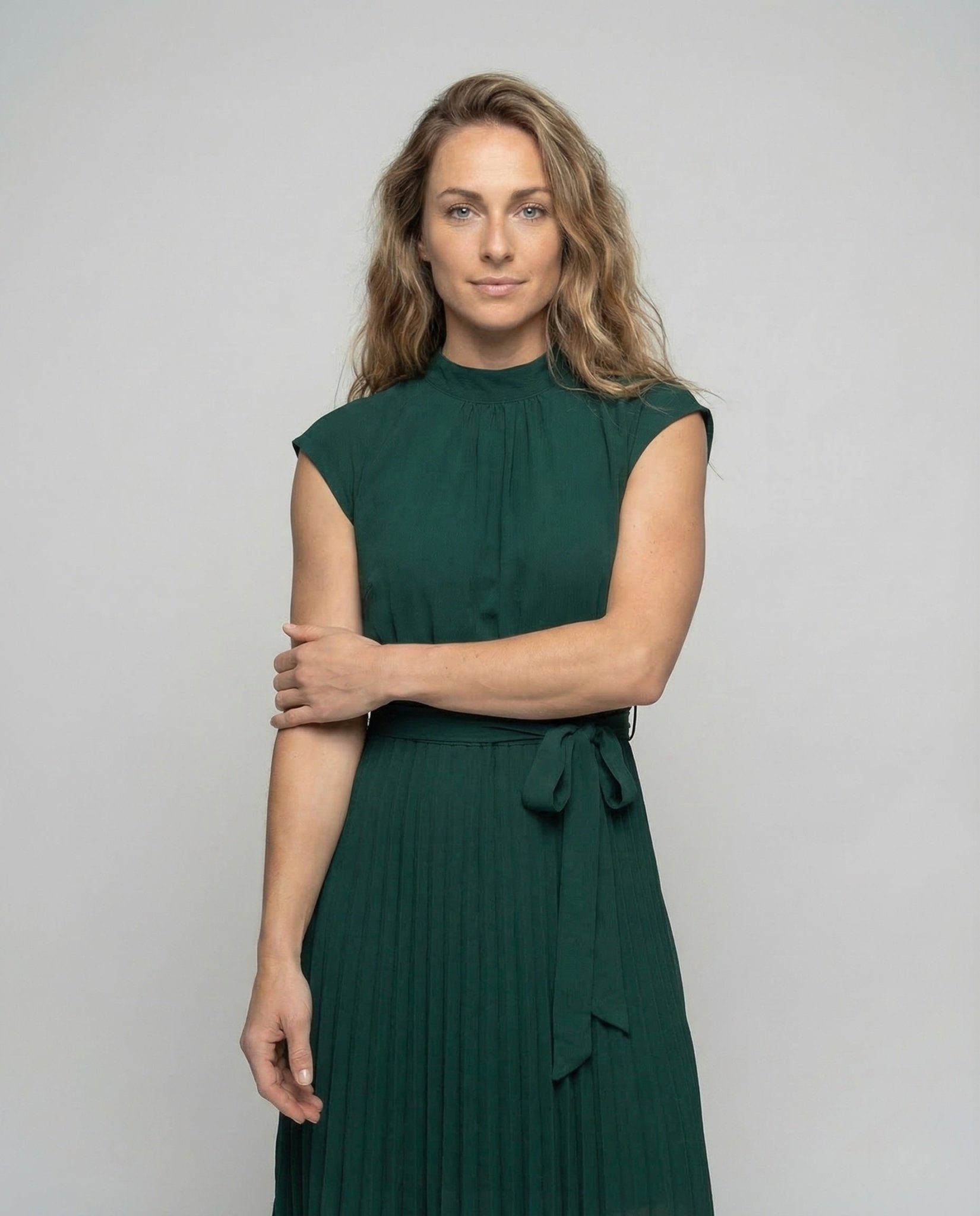 Ladies Midi Dress Pleated Belt Round Neck - Chichicherry
