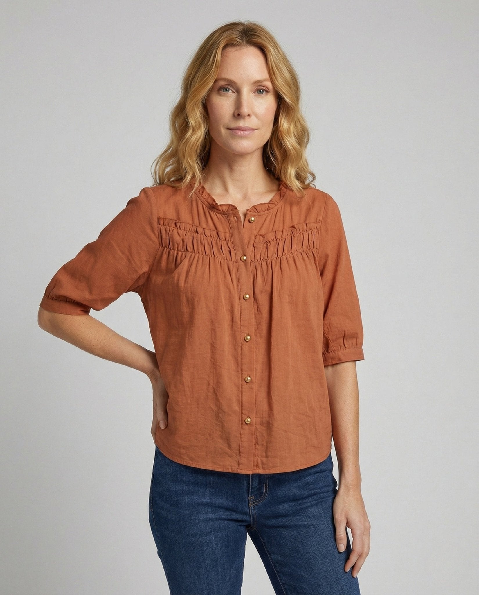 Ladies short blouse with gathered bust section - Chichicherry