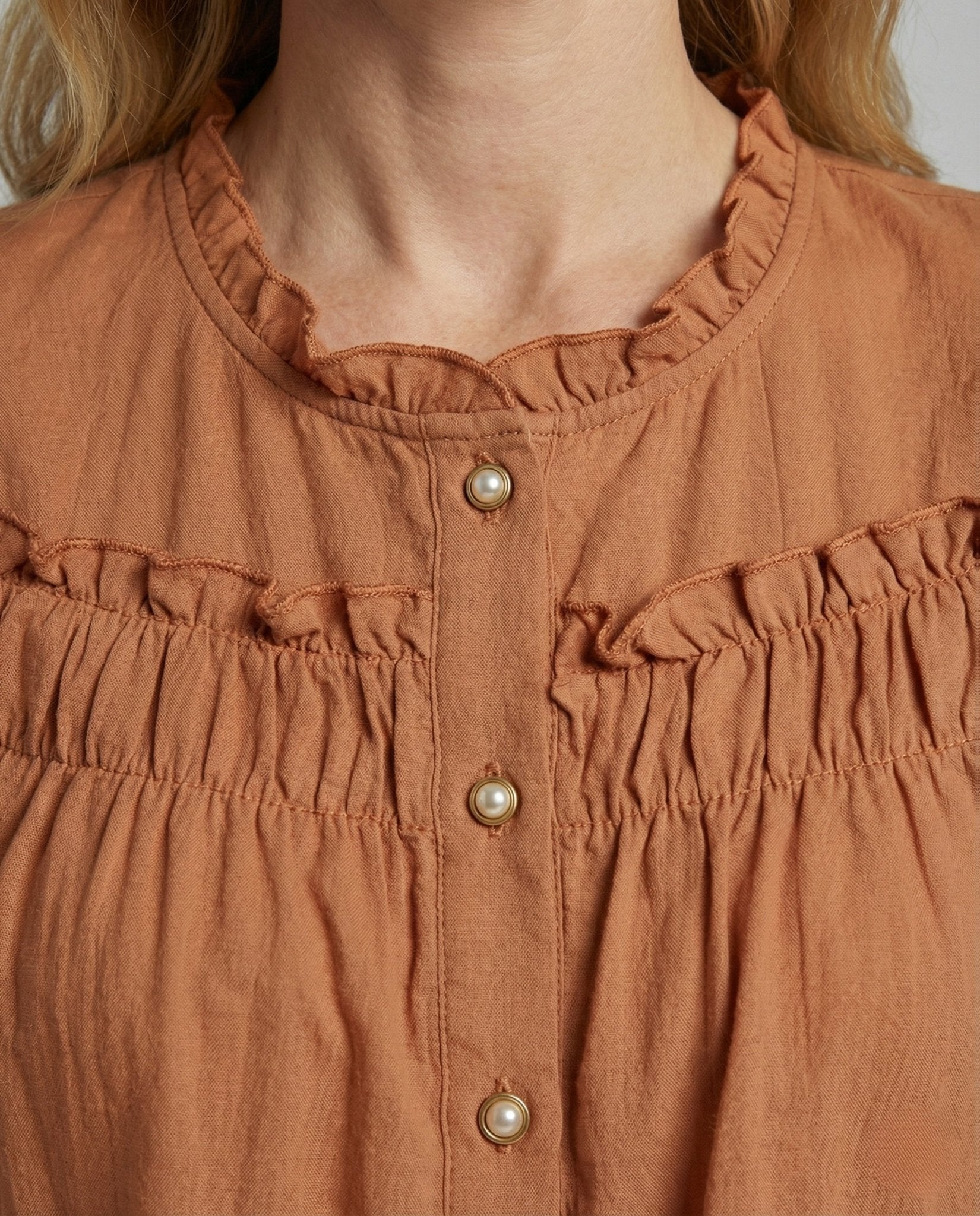 Ladies short blouse with gathered bust section - Chichicherry