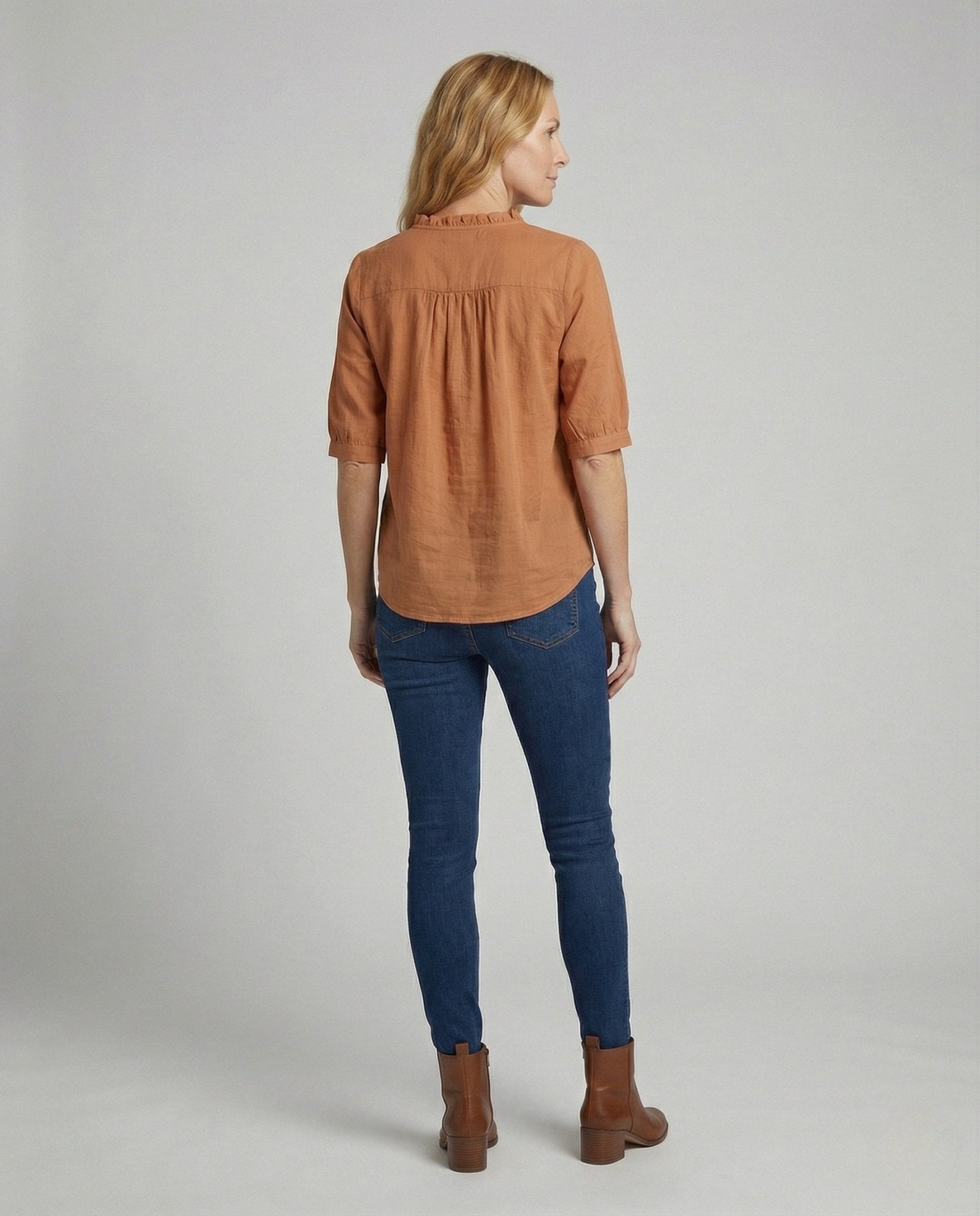 Ladies short blouse with gathered bust section - Chichicherry