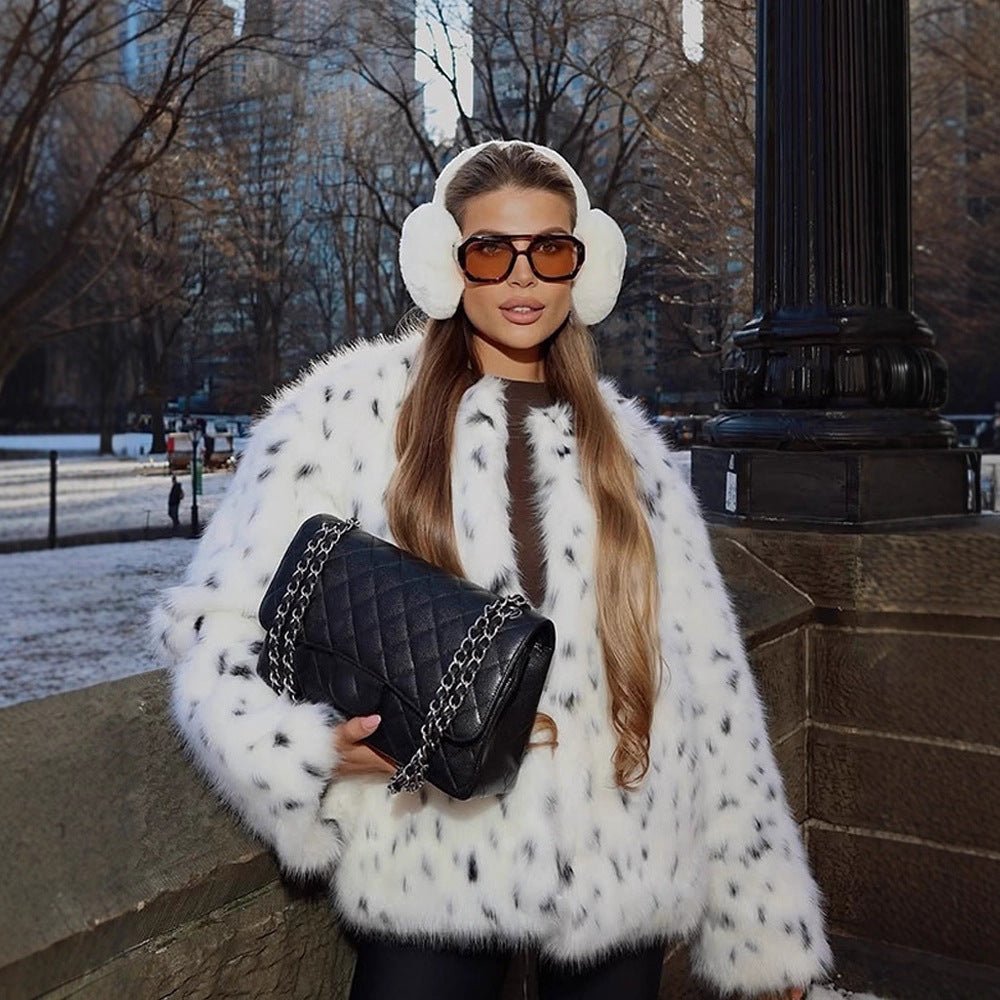 Ladies short-cut cozy faux fur blouson with Dalmatian look and concealed snap button placket Chichicherry - Chichicherry
