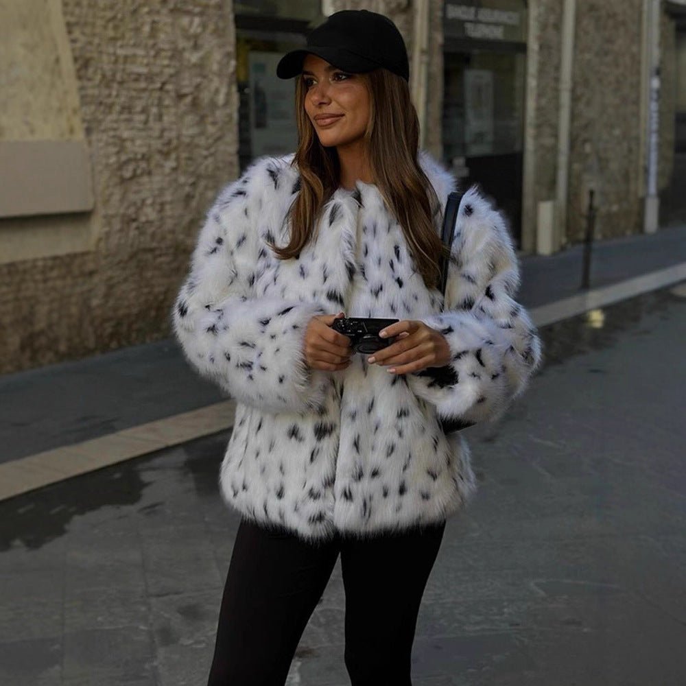 Ladies short-cut cozy faux fur blouson with Dalmatian look and concealed snap button placket Chichicherry - Chichicherry
