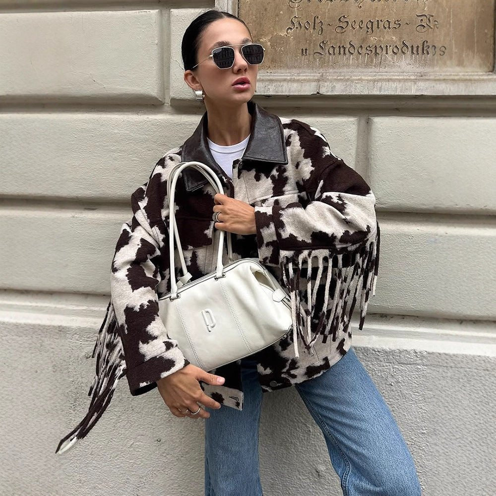 Ladies short jacket in cow print with fringes, faux fur look and leather collar Chichicherry - Chichicherry