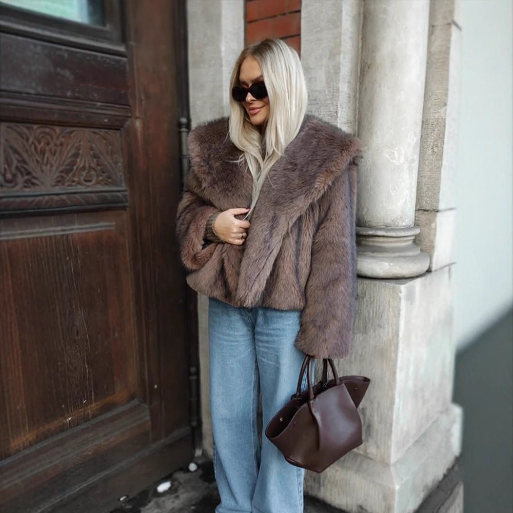 Ladies short jacket made of faux fur in a boxy fit with voluminous shawl collar Chichicherry - Chichicherry