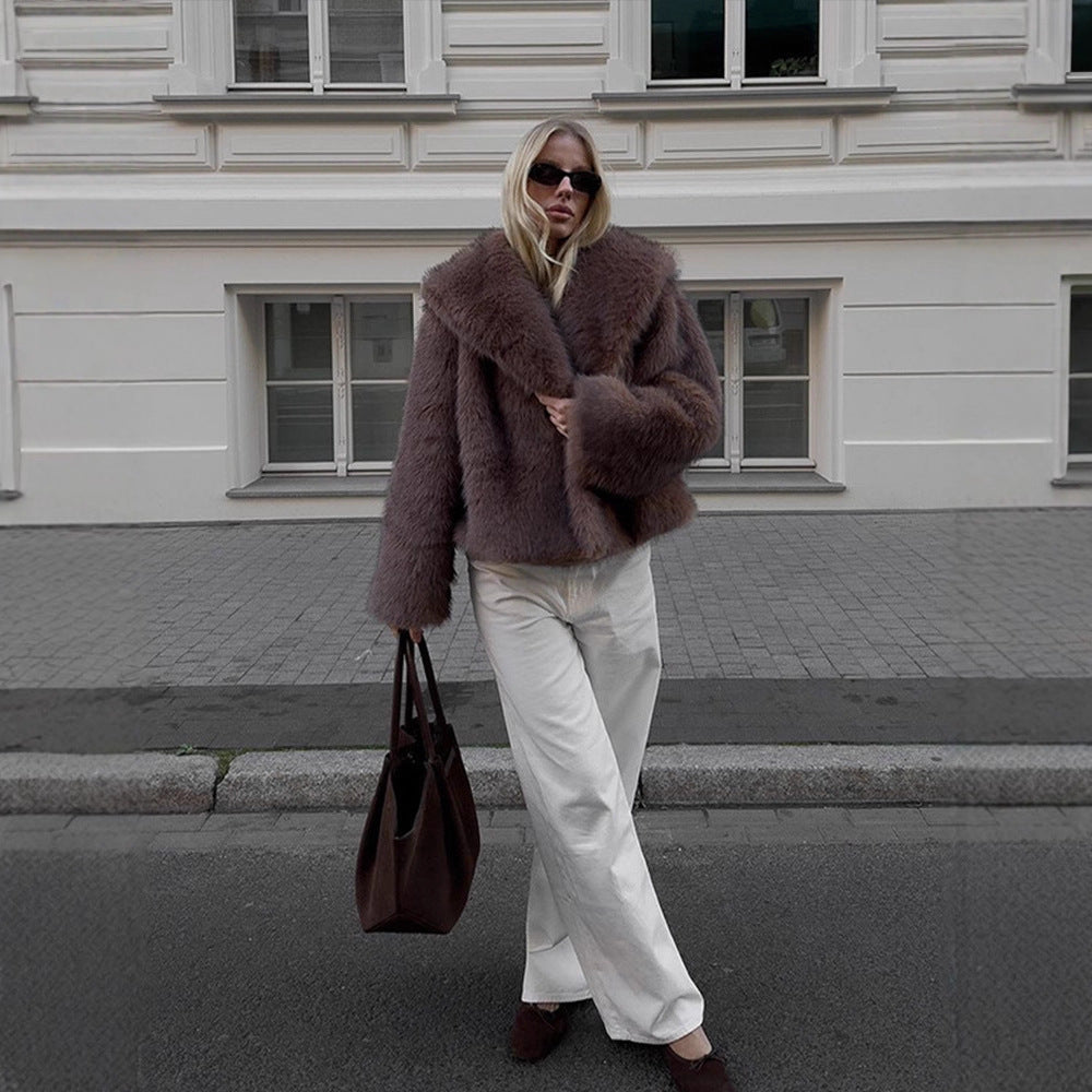 Ladies short jacket made of faux fur in a boxy fit with voluminous shawl collar Chichicherry - Chichicherry
