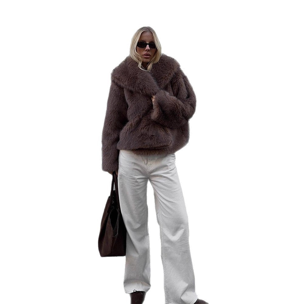 Ladies short jacket made of faux fur in a boxy fit with voluminous shawl collar Chichicherry - Chichicherry