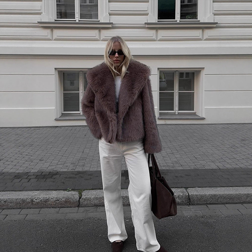 Ladies short jacket made of faux fur in a boxy fit with voluminous shawl collar Chichicherry - Chichicherry