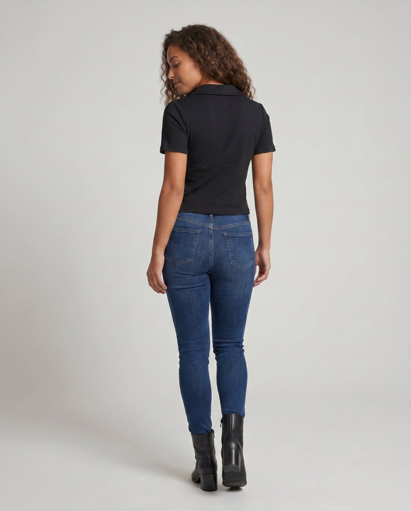 Ladies short-sleeve blouse with decorative lacing - Chichicherry