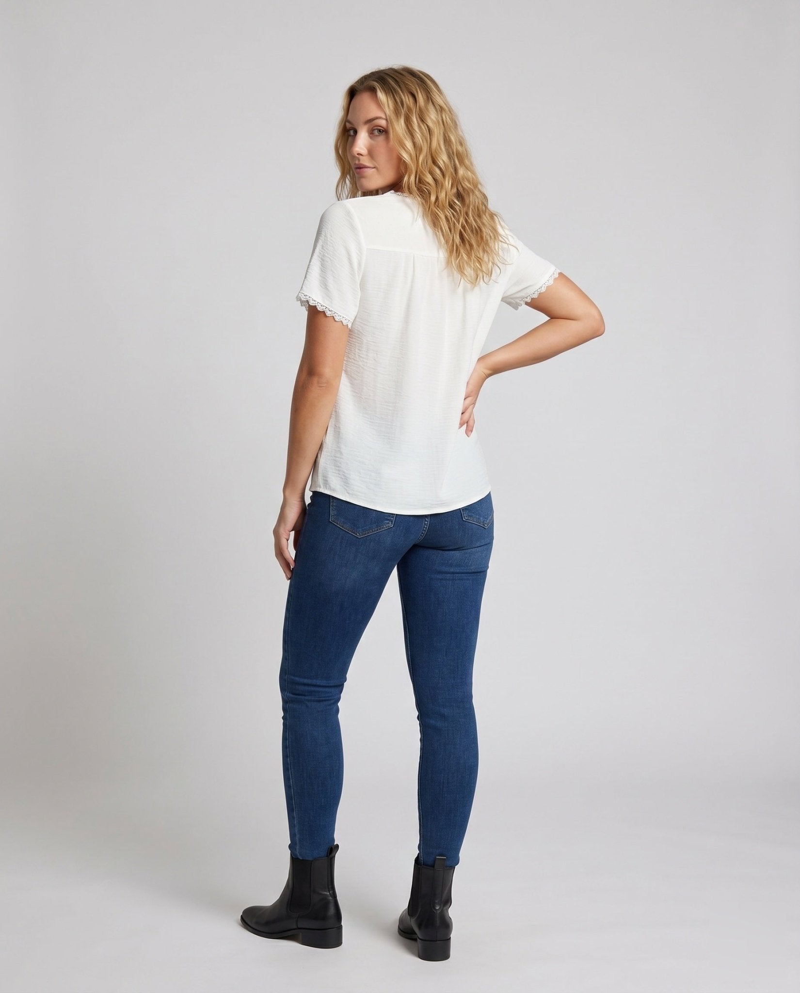 Ladies short-sleeved top with delicate lace appliqués - Chichicherry